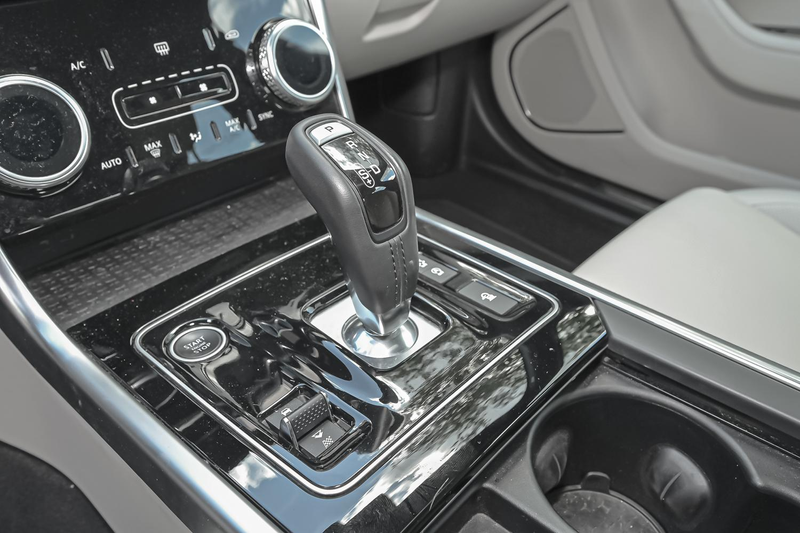 Jaguar XE D200 S — photo 11