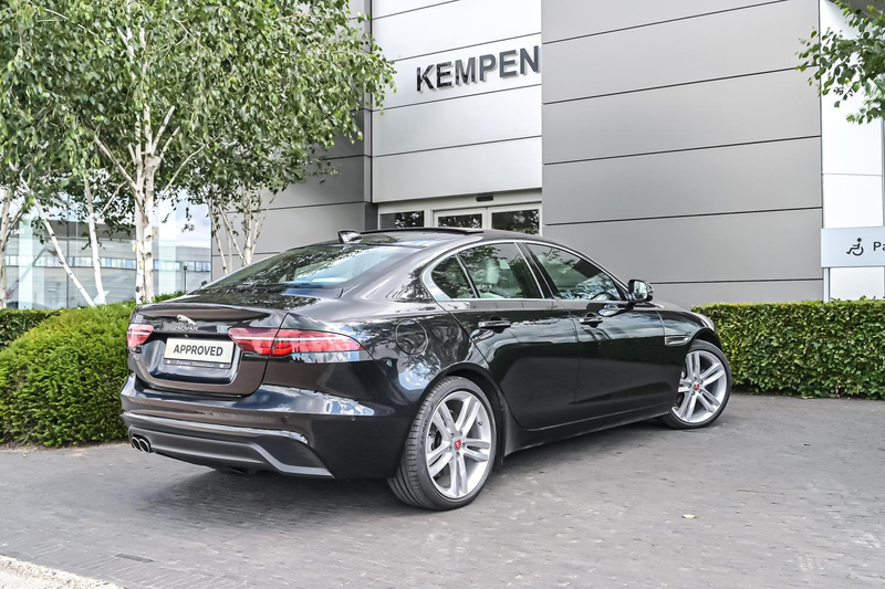 Jaguar XE D200 S — photo 5