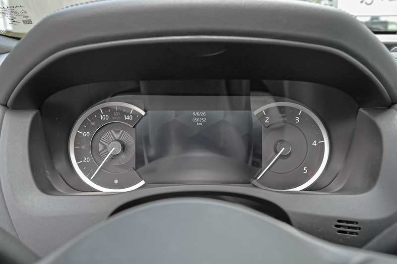 Jaguar XE D200 S — photo 10