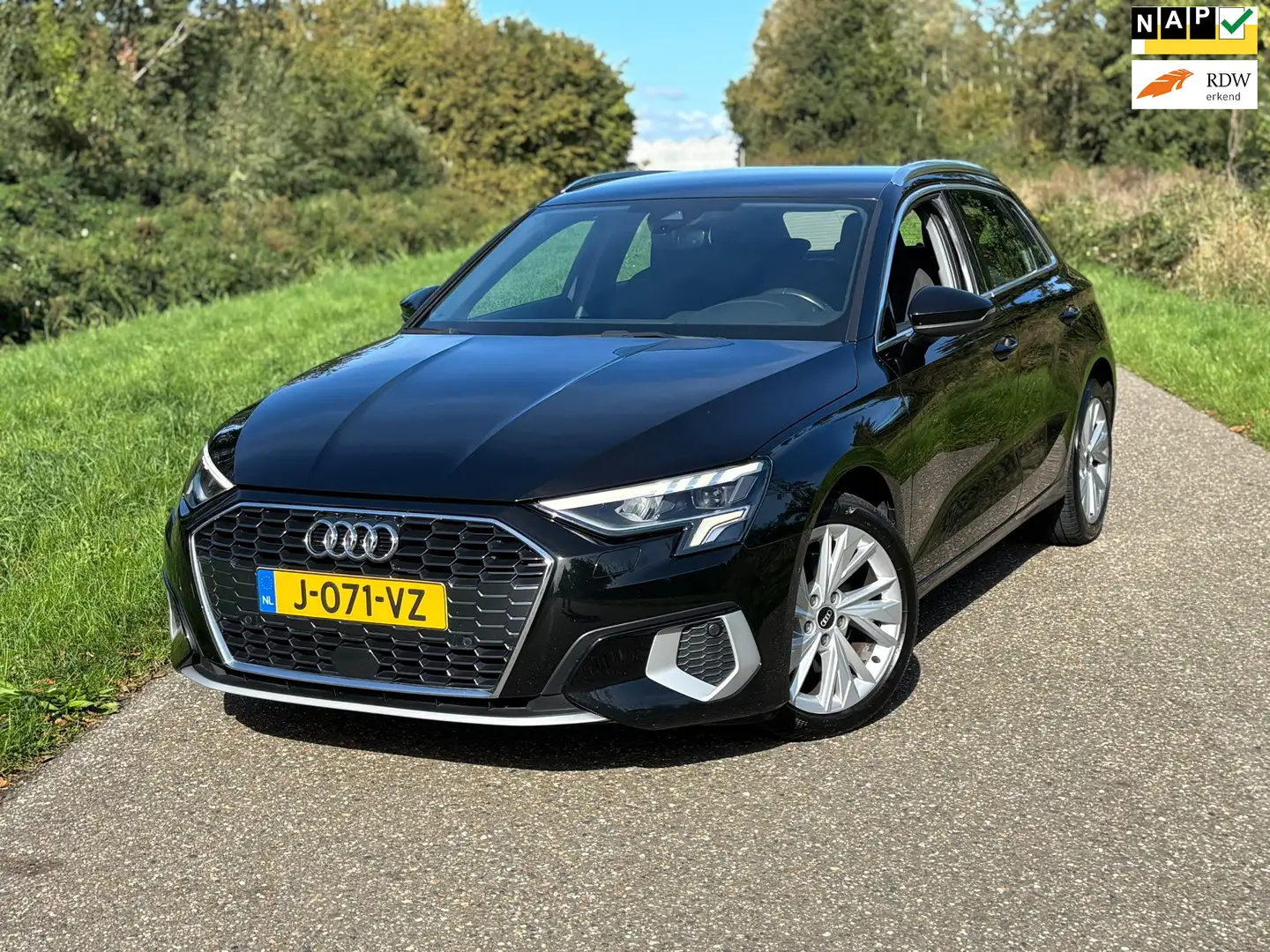 Audi A3 Sportback 35 TFSI Business edit Aut/Sportstoelen/N Zwart - 1