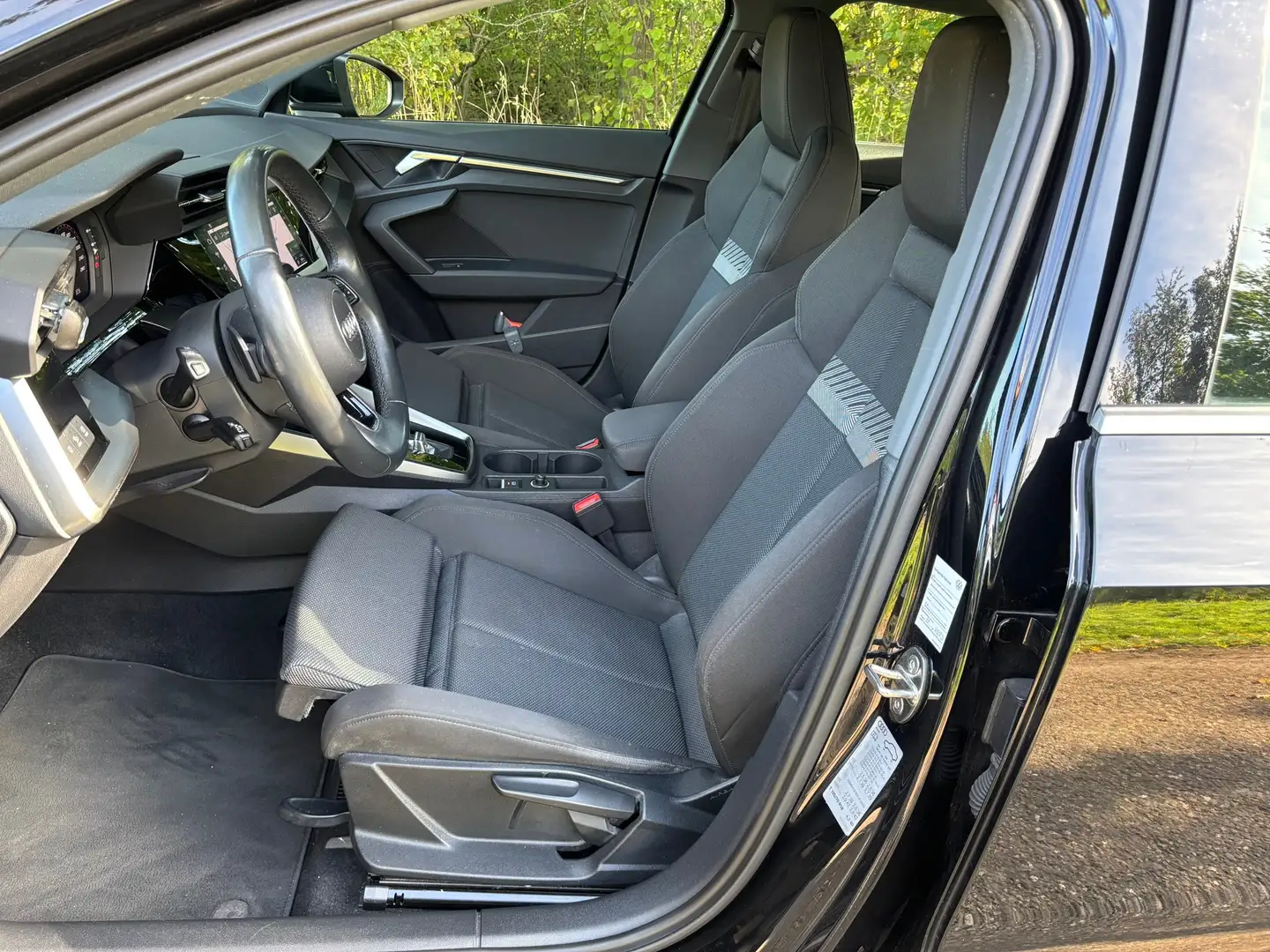 Audi A3 Sportback 35 TFSI Business edit Aut/Sportstoelen/N Zwart - 2
