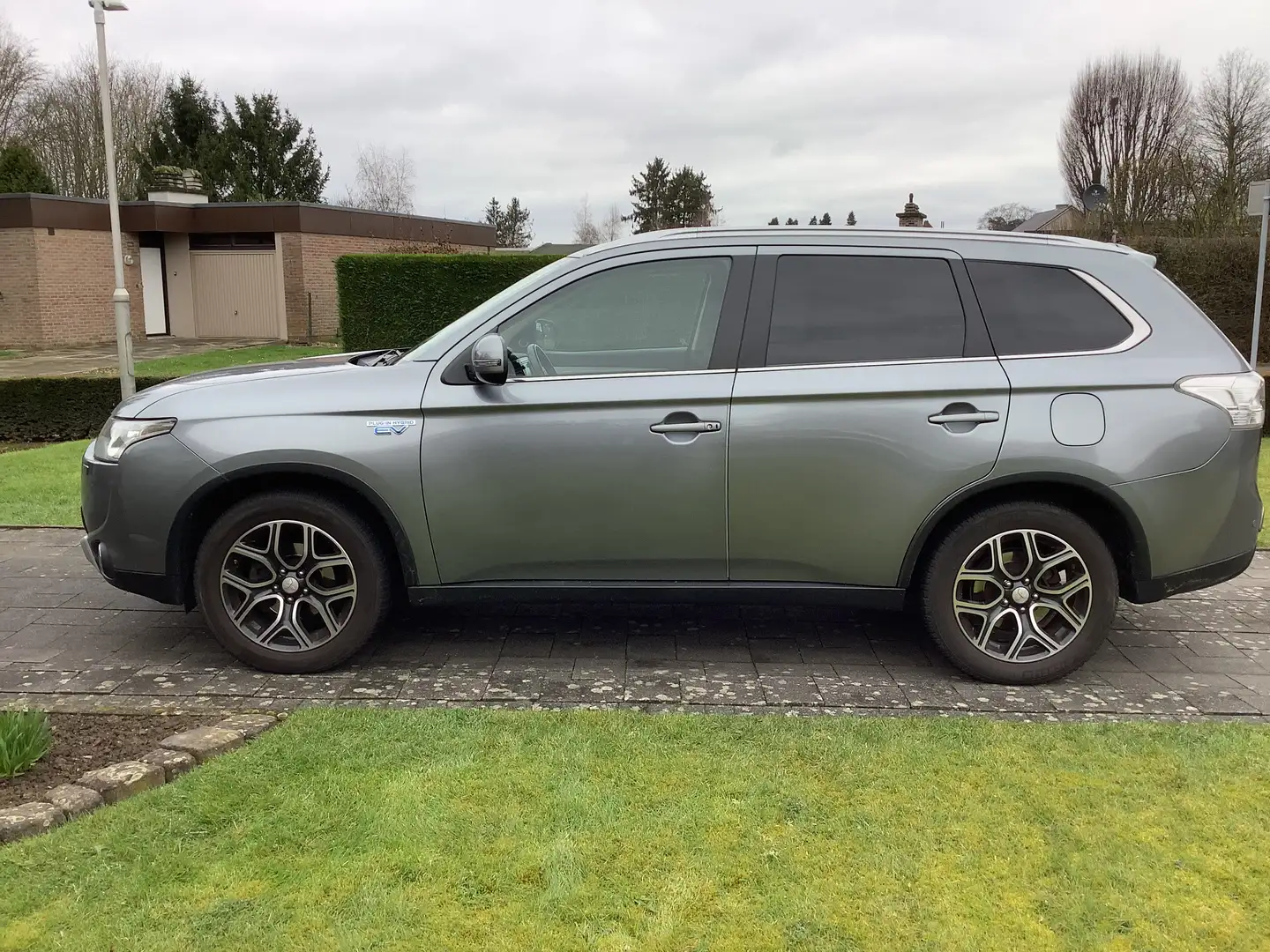 Mitsubishi Outlander Outlander 2.0 4WD Plug-In Hybrid Grijs - 2