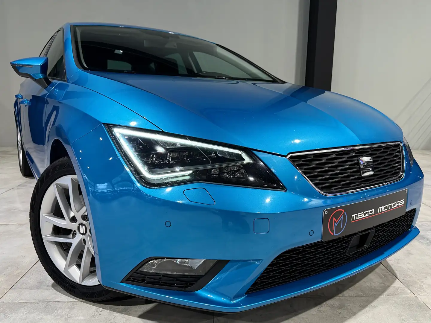SEAT Leon 1.6 TDi 110CV NAVi CUiR CLiM FULL LED SG CHAUF ACC Bleu - 1