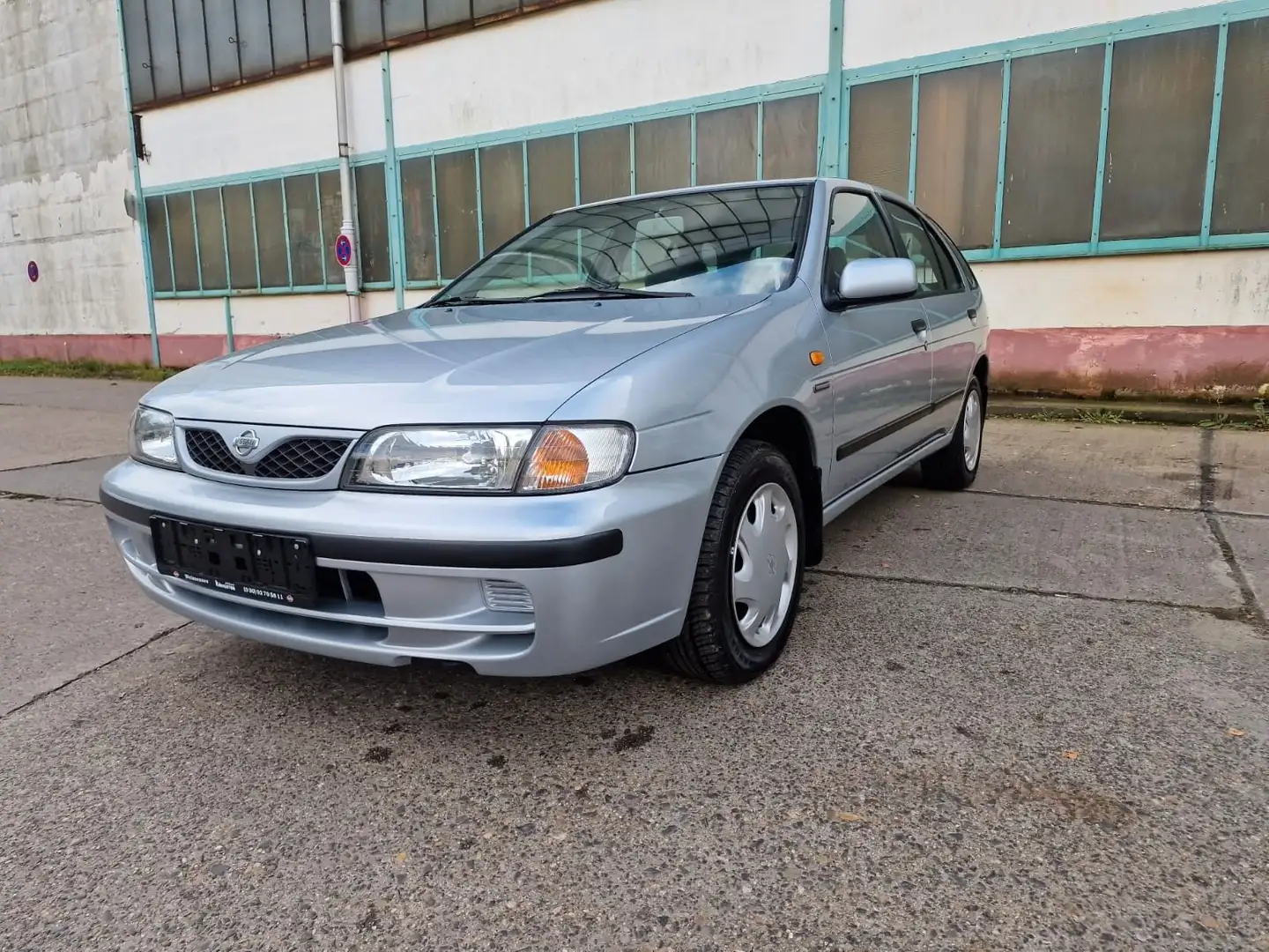 Nissan Almera 1.4 Competence/TOP ZUSTAND /Orig.13465 km Srebrny - 1