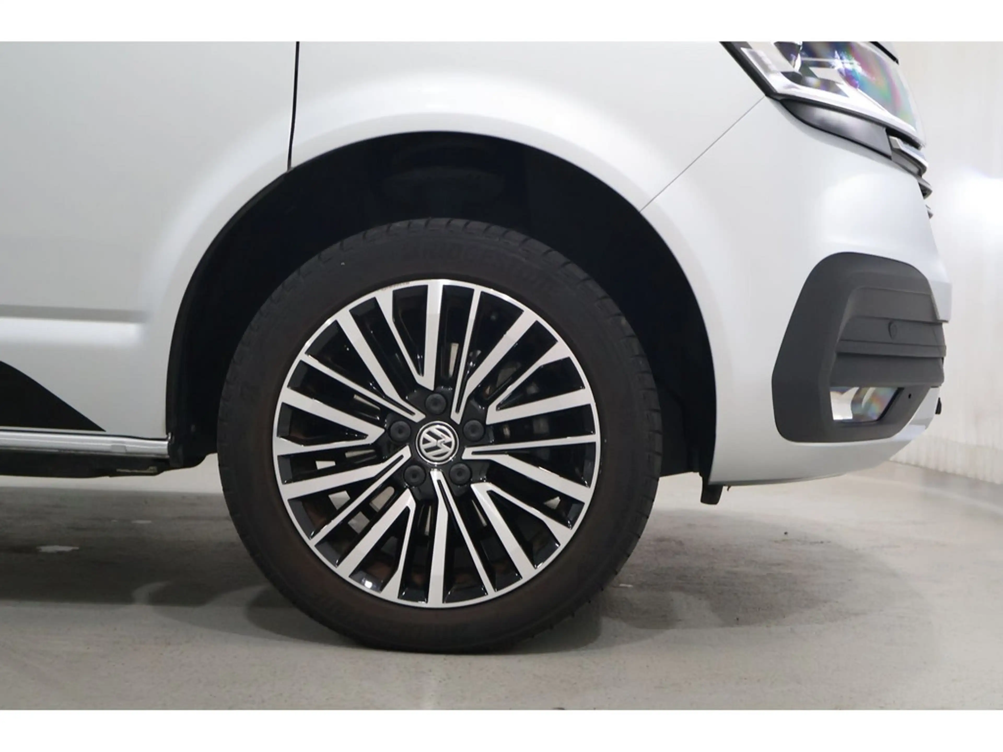 Volkswagen T6.1 Transporter Caravelle Tempomat*SH*LED — photo 7