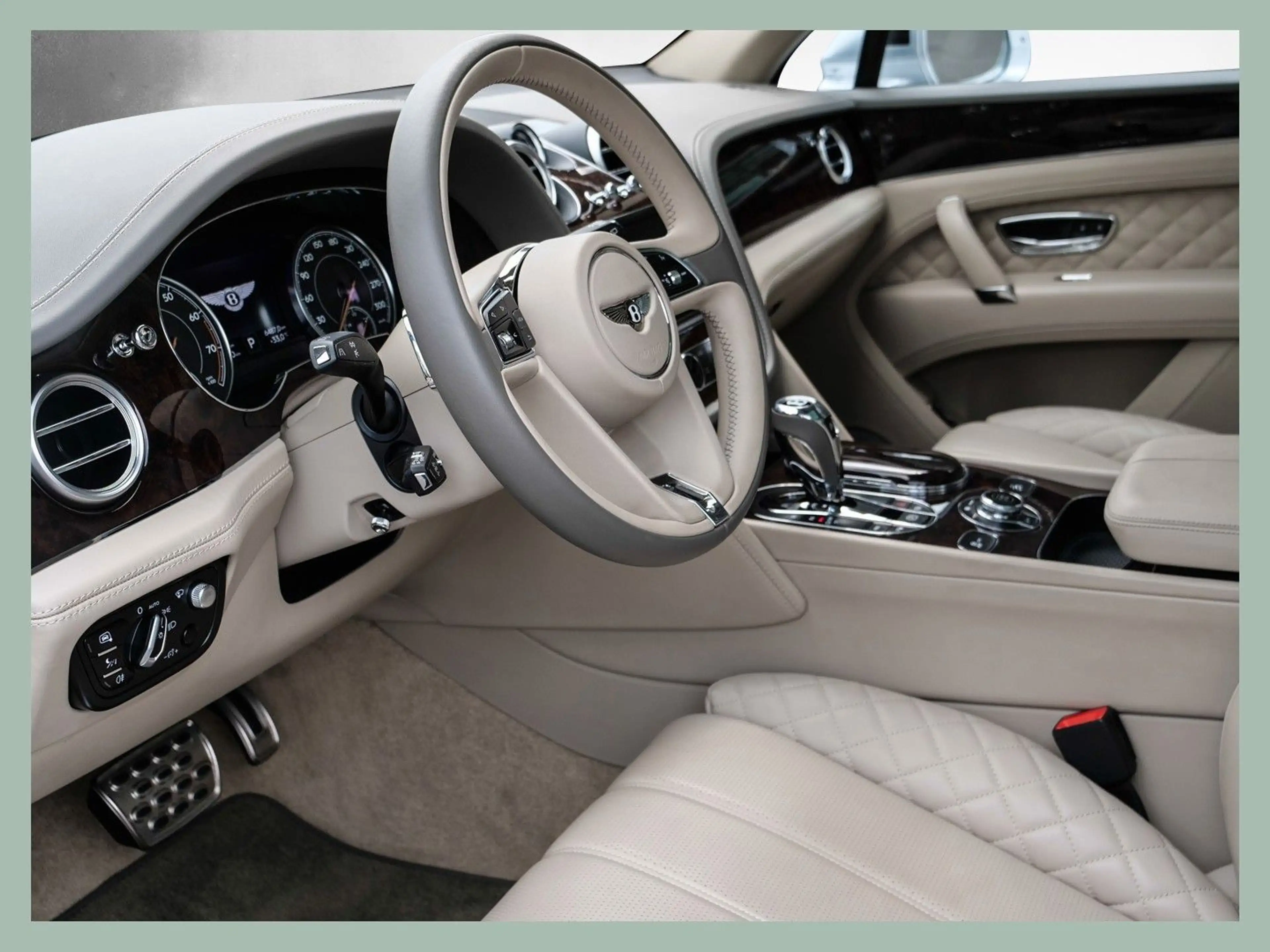 Bentley Bentayga W12 // BENTLEY DÜSSELDORF — photo 7