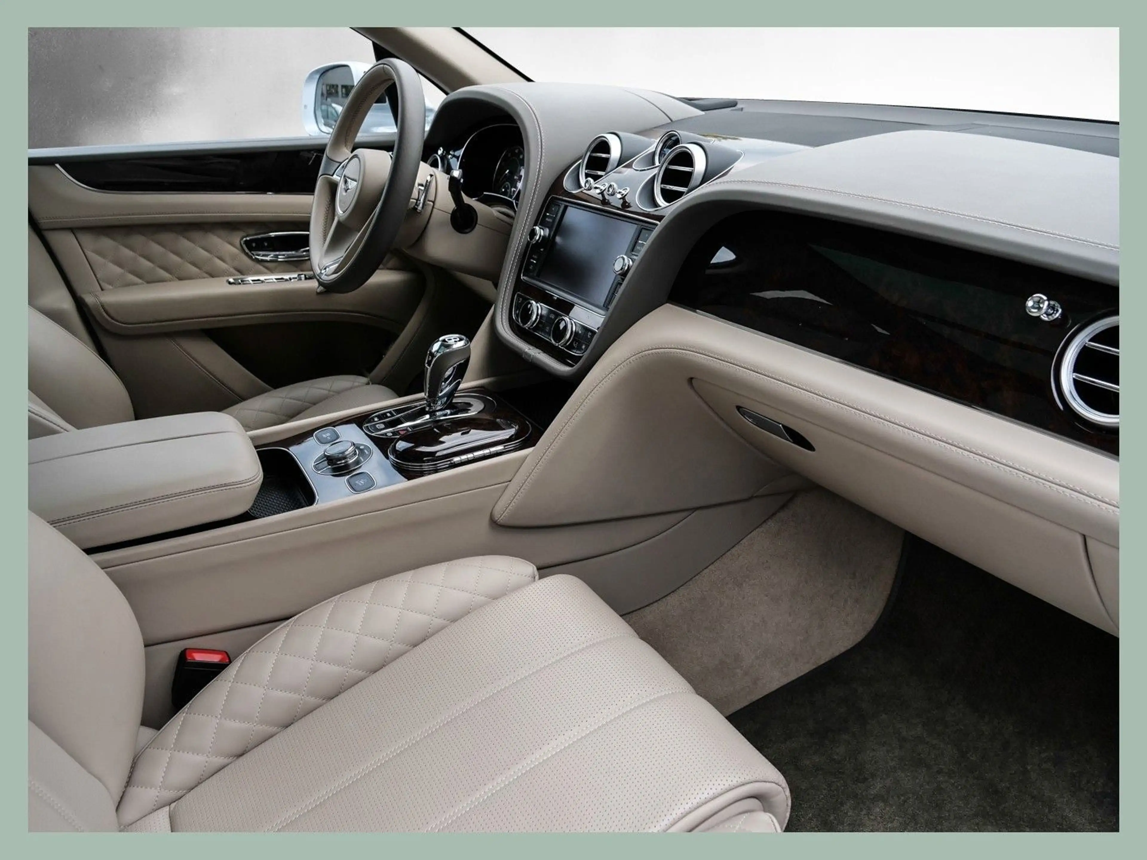 Bentley Bentayga W12 // BENTLEY DÜSSELDORF — photo 10