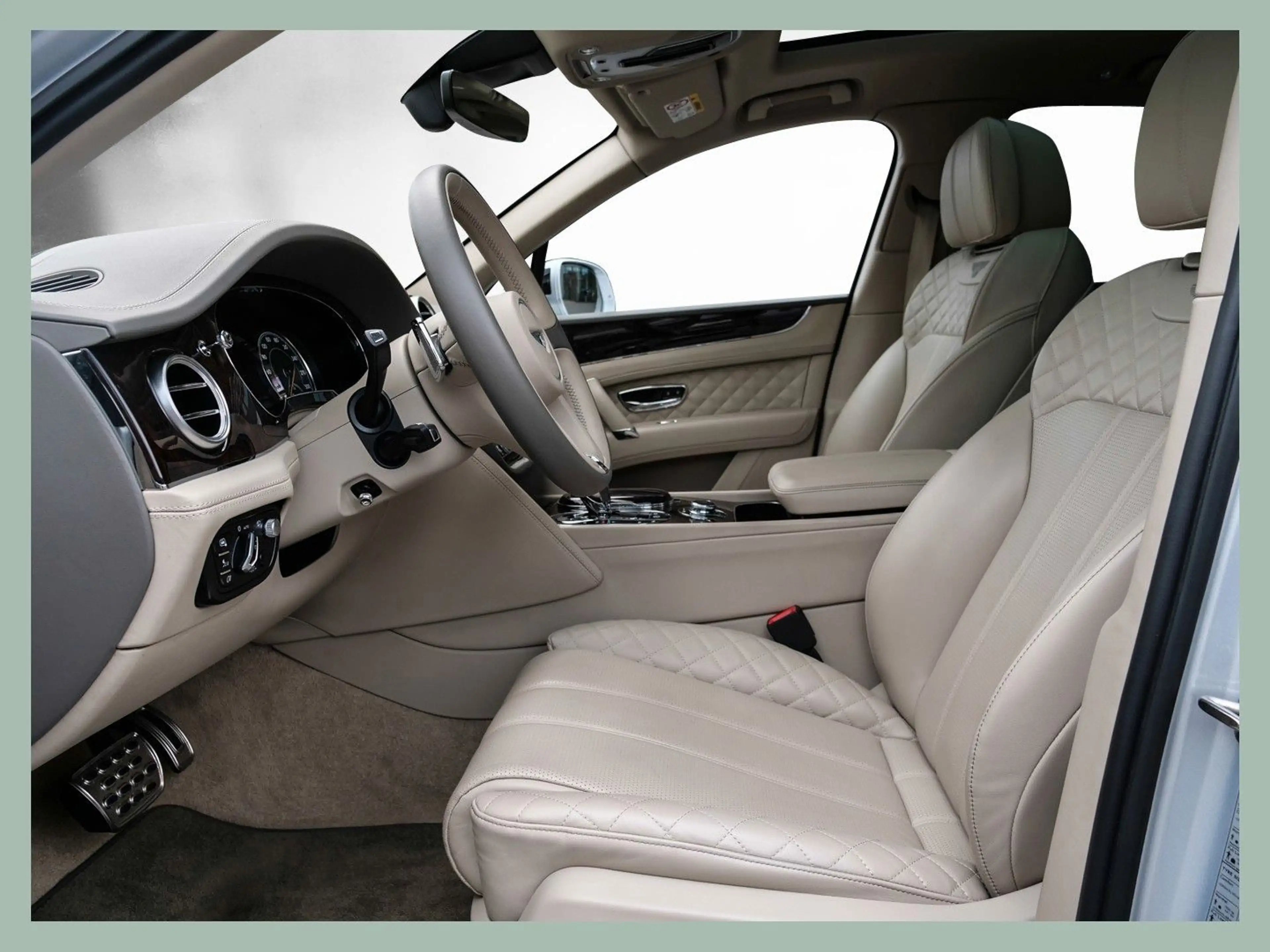 Bentley Bentayga W12 // BENTLEY DÜSSELDORF — photo 8