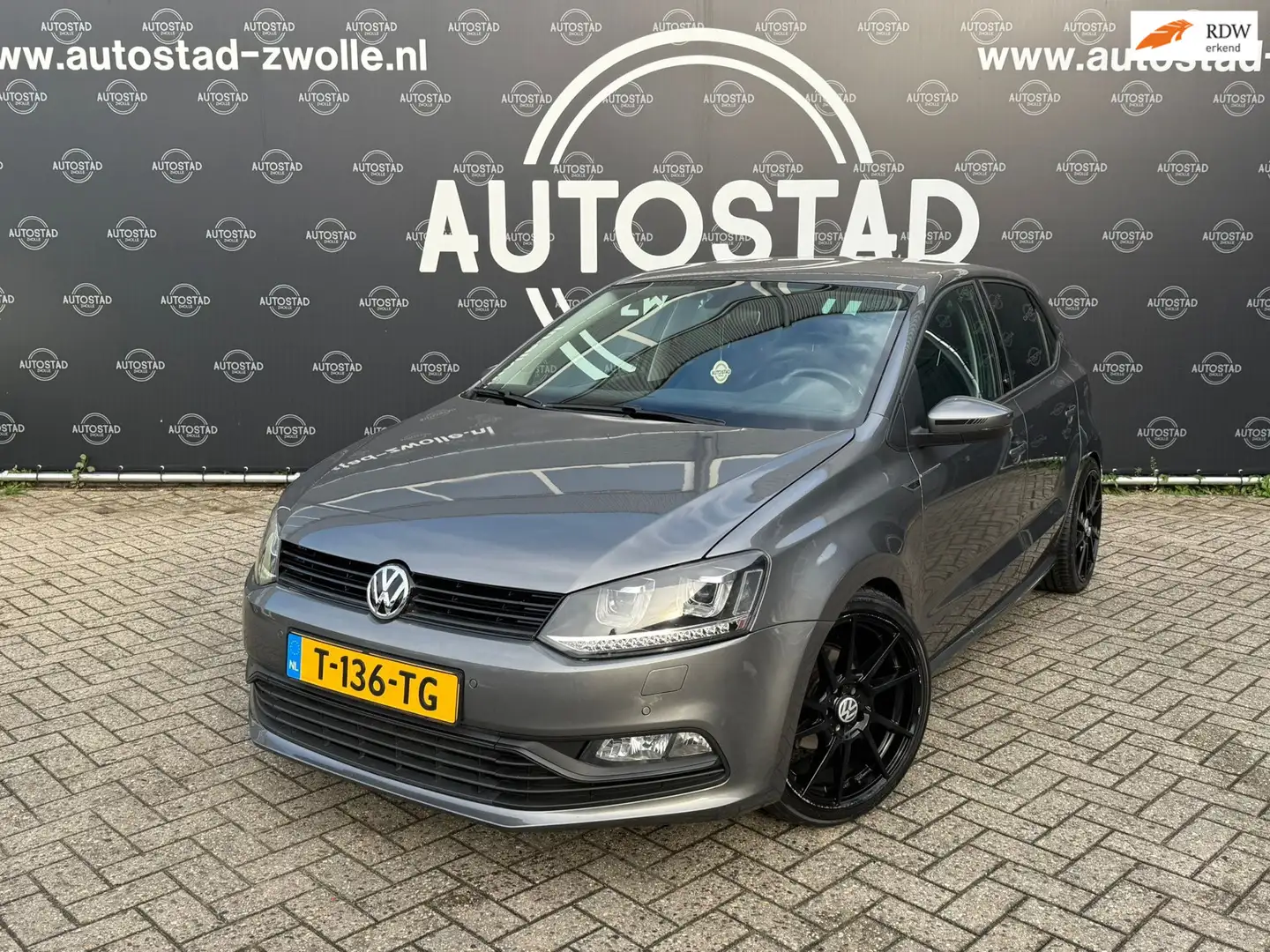 Volkswagen Polo 1.2 TSI Comfortline Automaat / NAP / APK / Airco Gris - 1