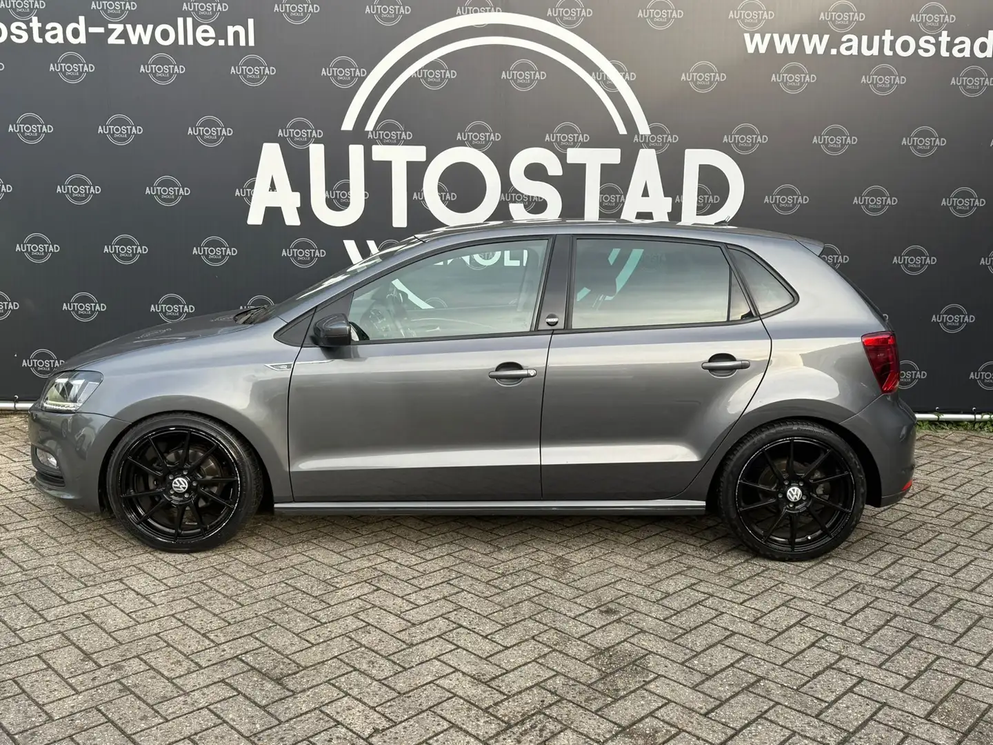 Volkswagen Polo 1.2 TSI Comfortline Automaat / NAP / APK / Airco Gris - 2