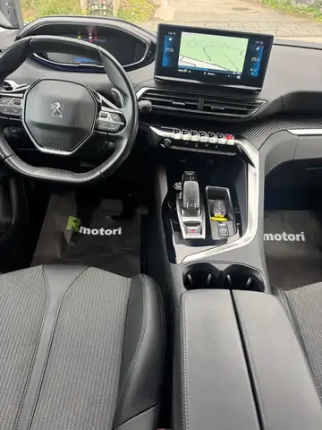Peugeot 3008 view 4
