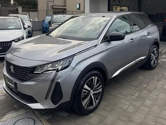 Peugeot 3008 view 2