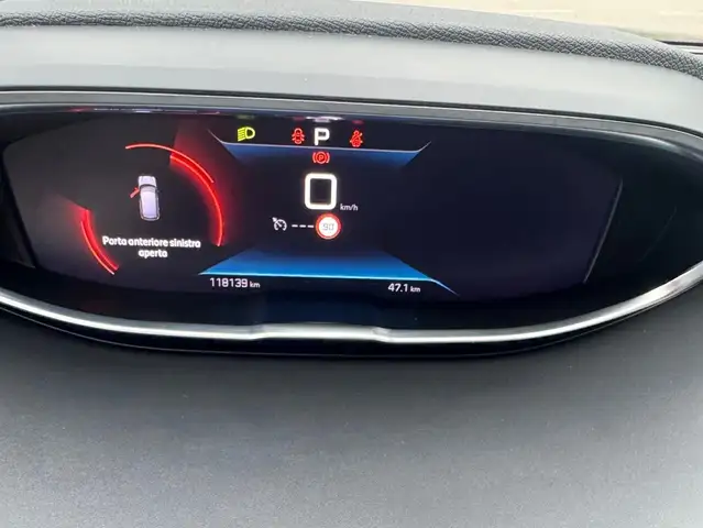 Peugeot 3008 view 5