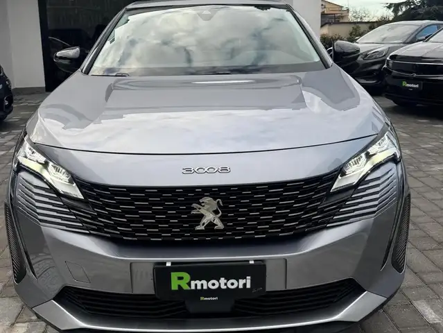 Peugeot 3008 view 3
