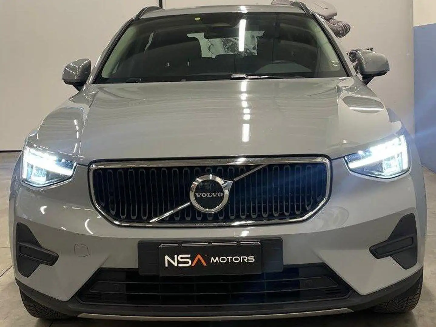Volvo XC40 2.0 b3 Essential auto - AUTOCARRO N1 Gris - 2