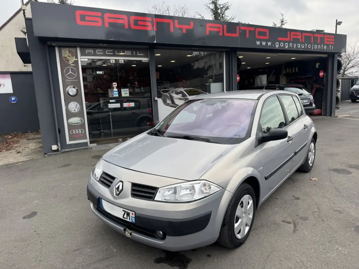Renault Megane 1.6 16V 115CH CONFORT AUTHENTIQUE FAIBLE KM Beige - 1