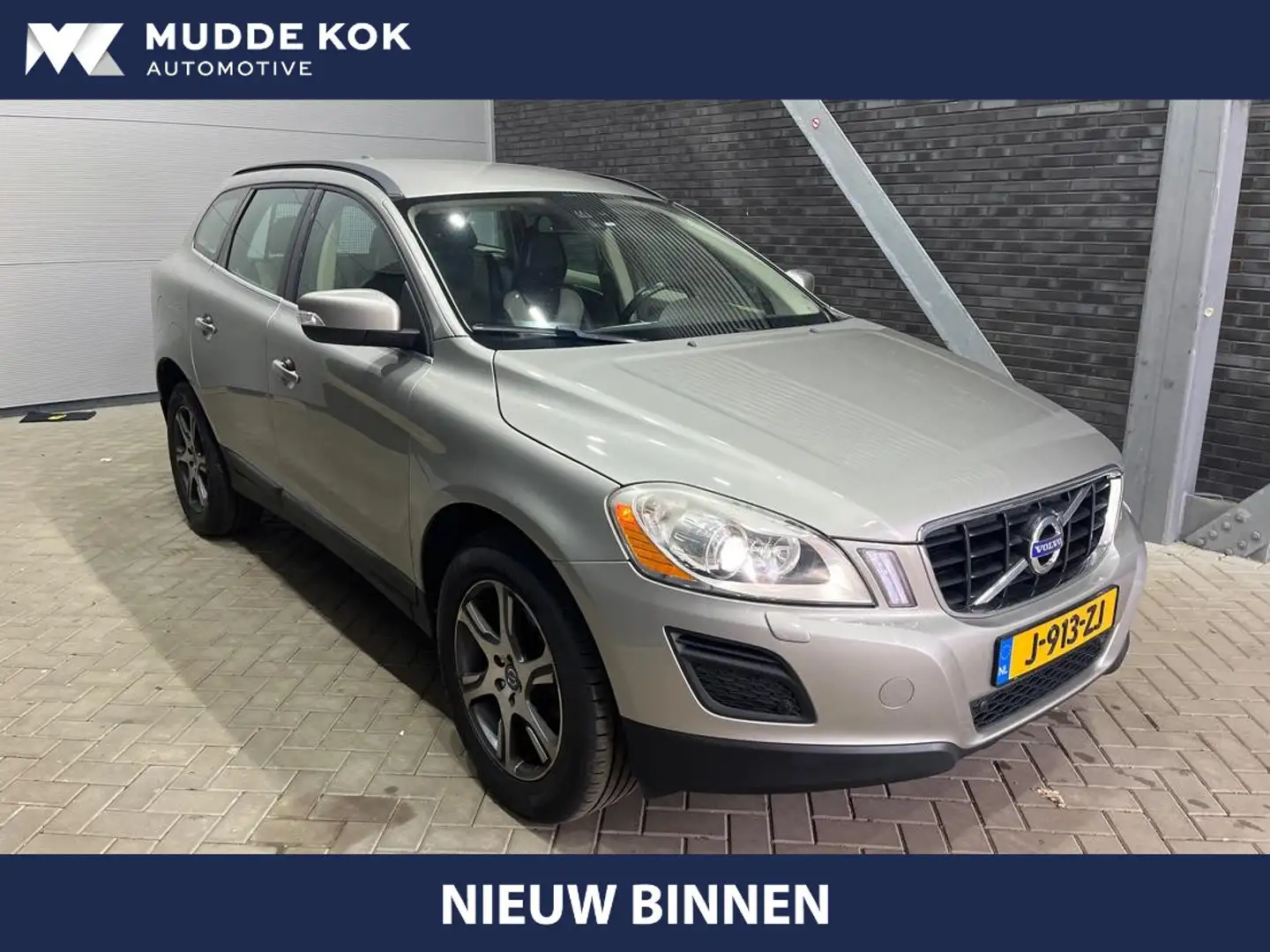 Volvo XC60 2.0T Momentum | Leder | Stoelverwarming | Camera | Gris - 1
