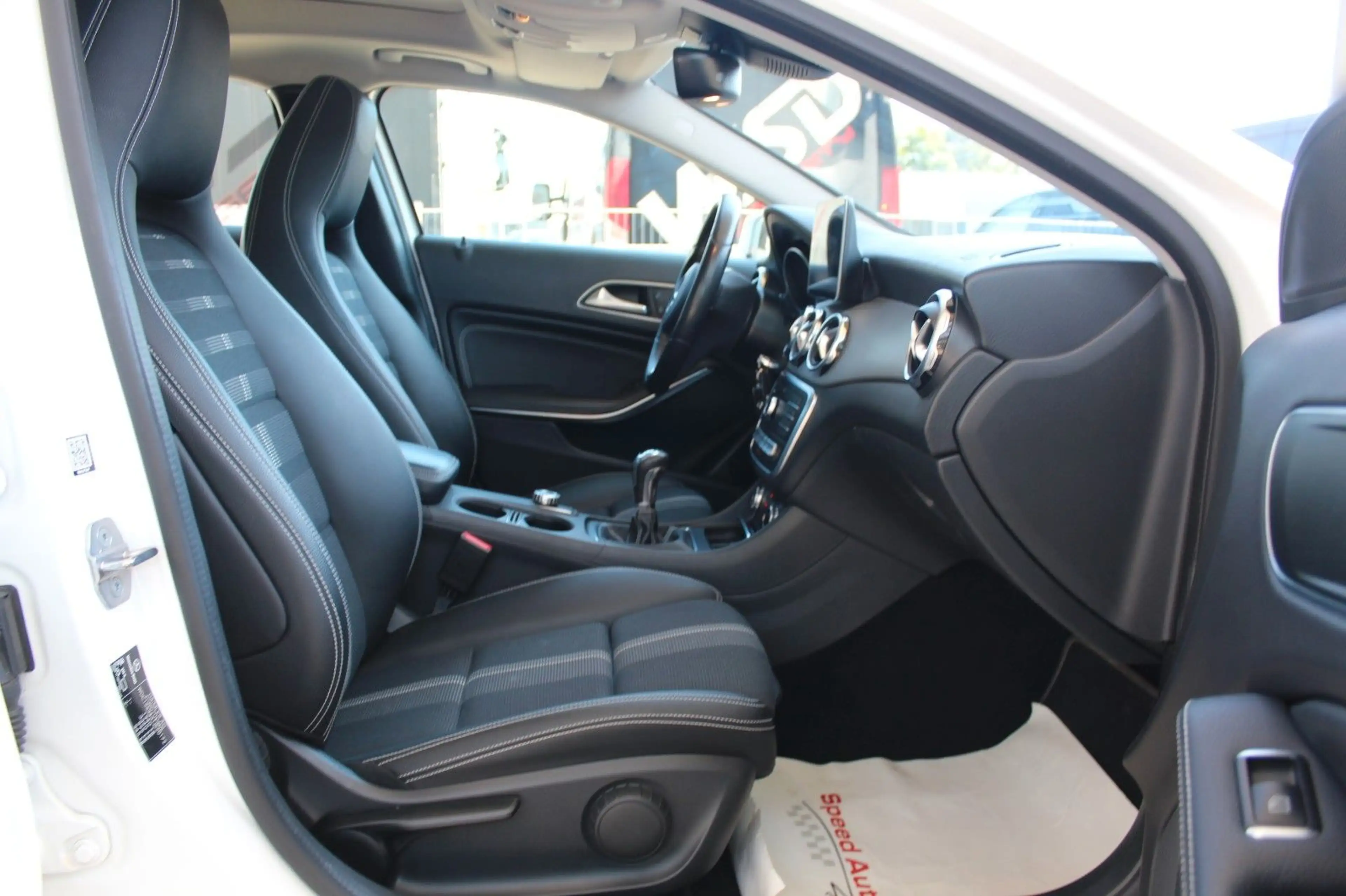 Mercedes-Benz GLA 200 Urban/PANORAMA/LED-High/KAMERA/PDC/NAVI — photo 14