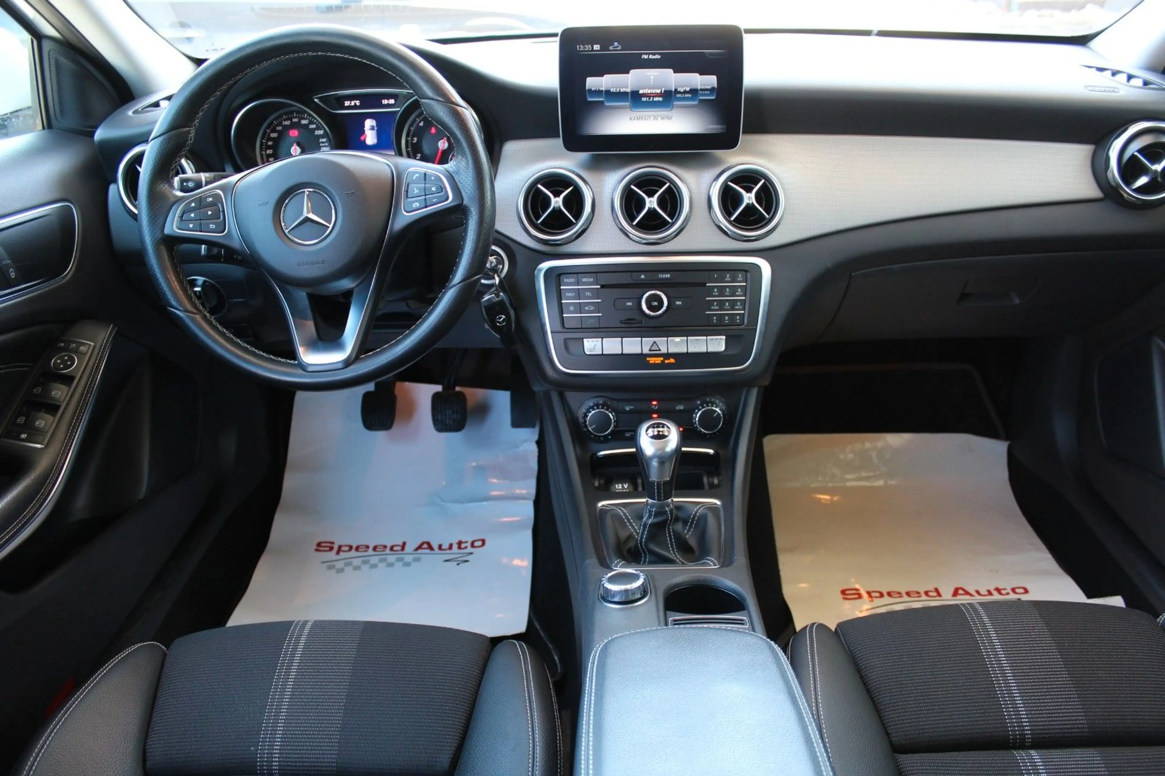 Mercedes-Benz GLA 200 Urban/PANORAMA/LED-High/KAMERA/PDC/NAVI — photo 9