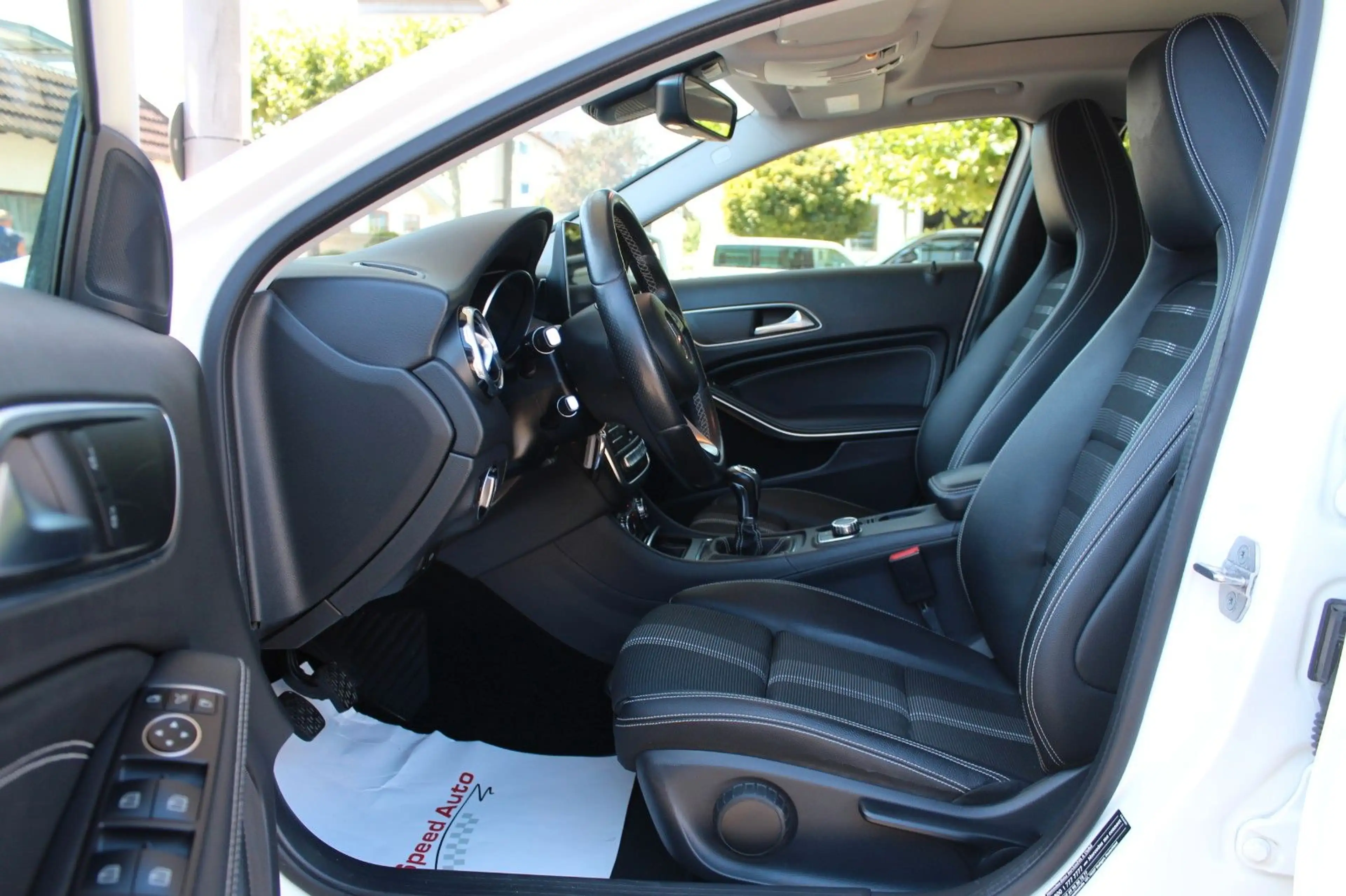 Mercedes-Benz GLA 200 Urban/PANORAMA/LED-High/KAMERA/PDC/NAVI — photo 11