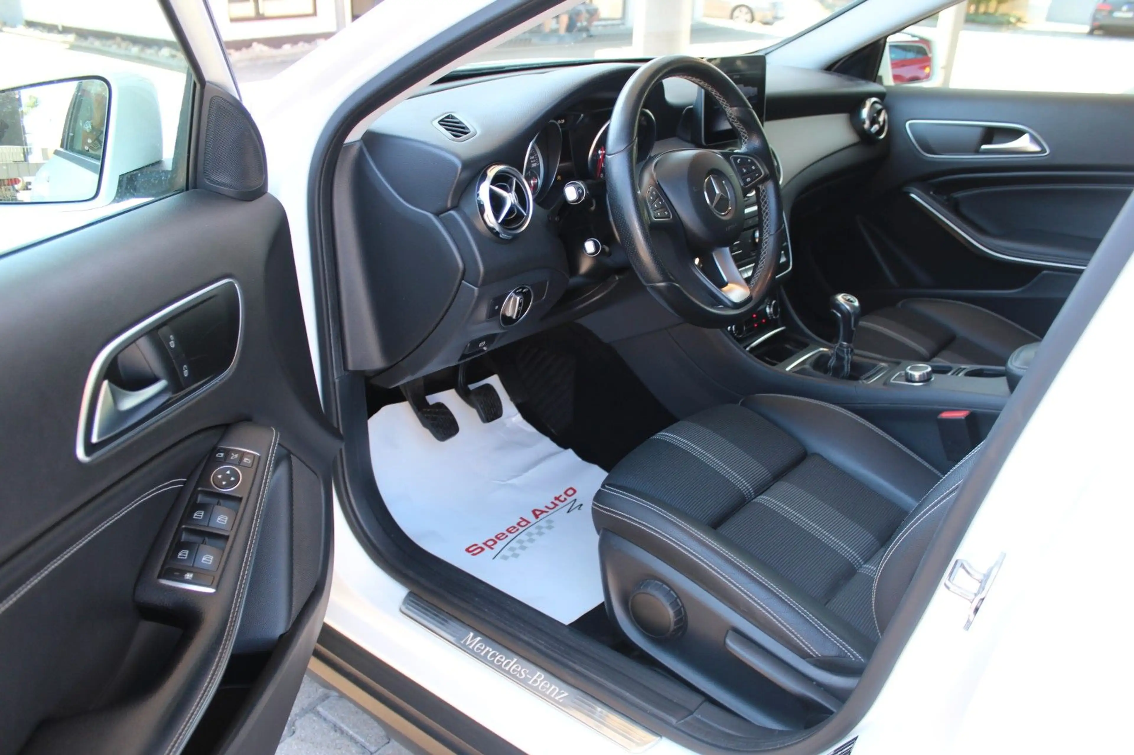 Mercedes-Benz GLA 200 Urban/PANORAMA/LED-High/KAMERA/PDC/NAVI — photo 10