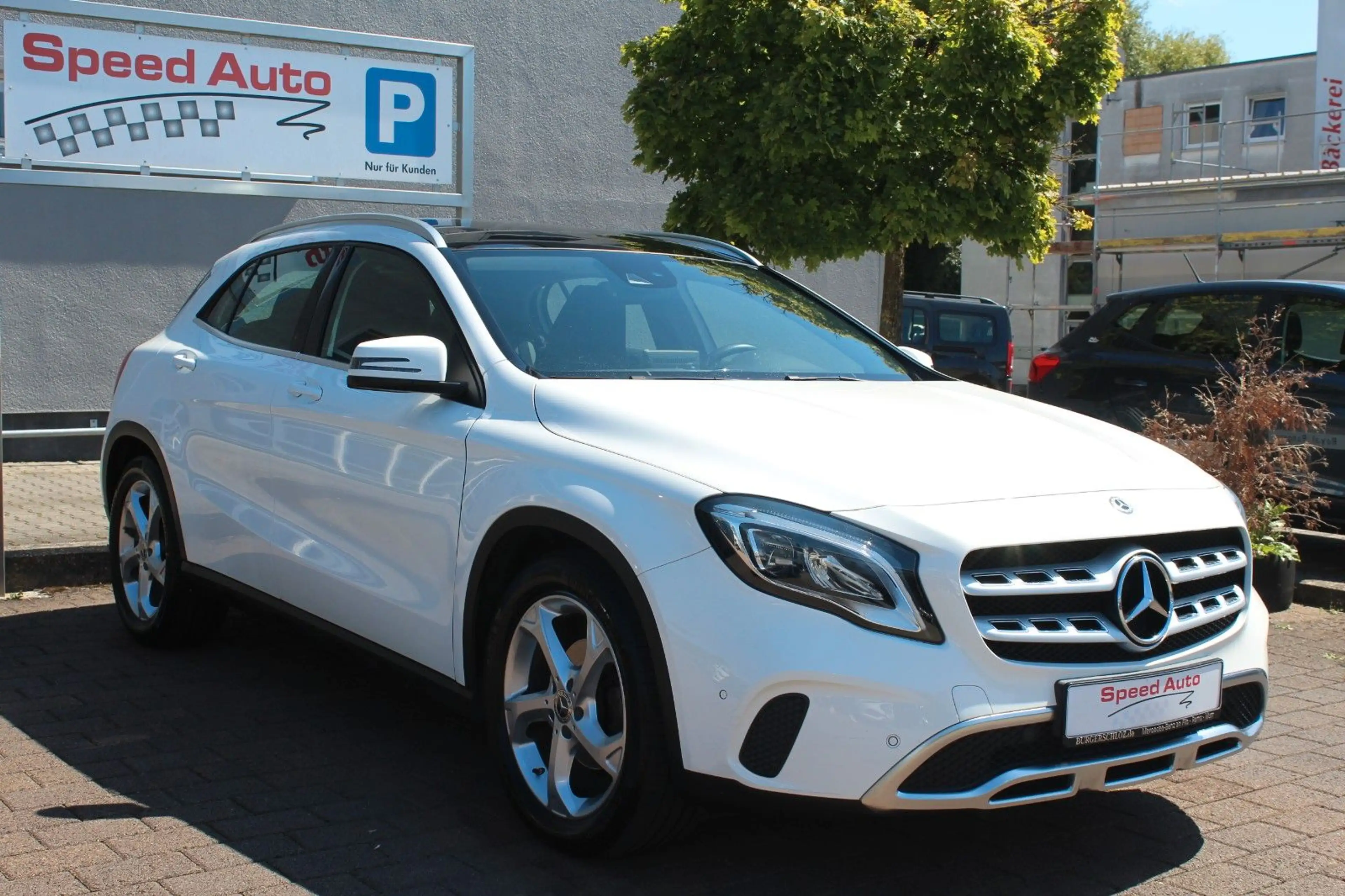 Mercedes-Benz GLA 200 Urban/PANORAMA/LED-High/KAMERA/PDC/NAVI — photo 4