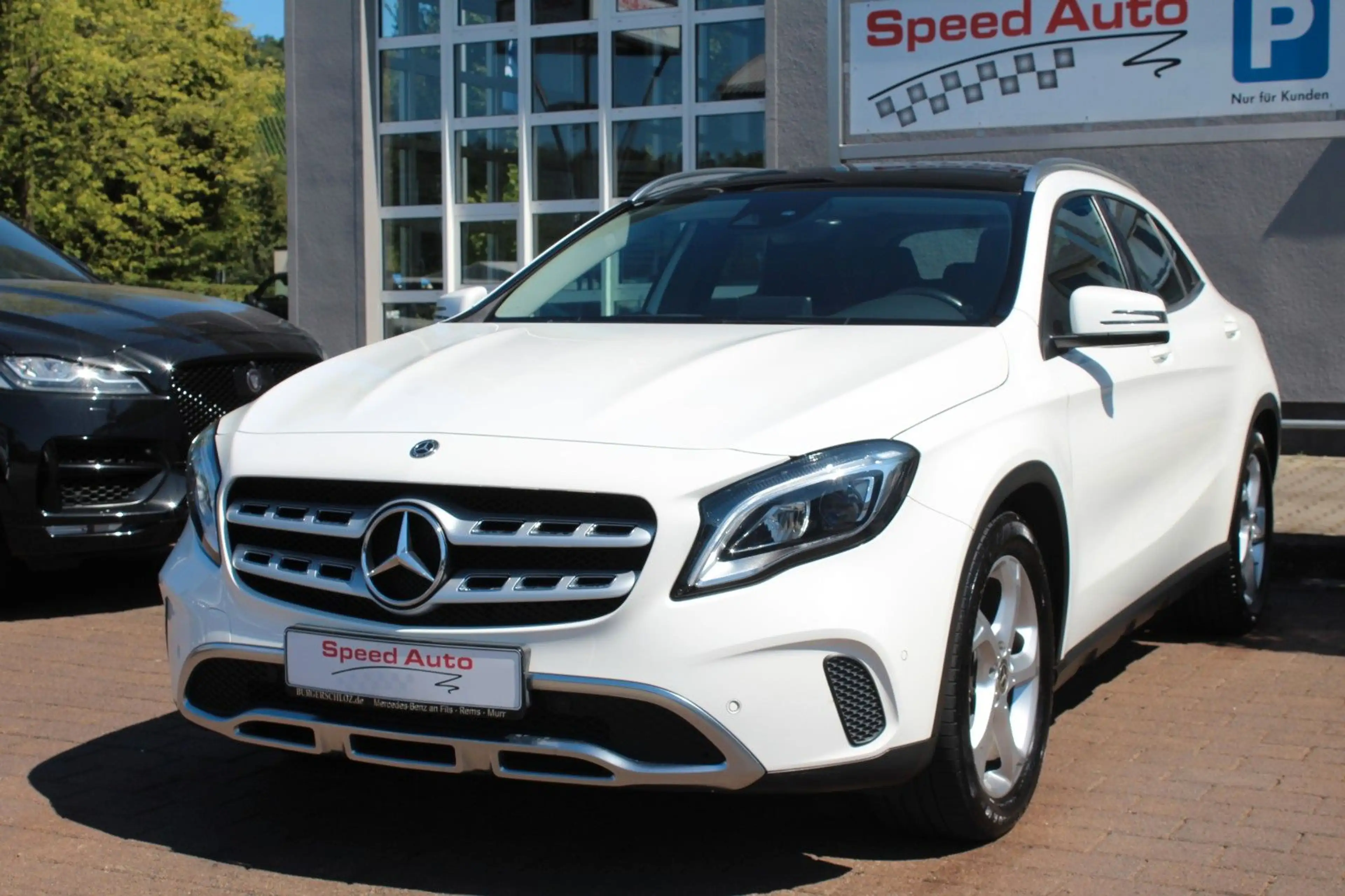Mercedes-Benz GLA 200 Urban/PANORAMA/LED-High/KAMERA/PDC/NAVI — photo 2