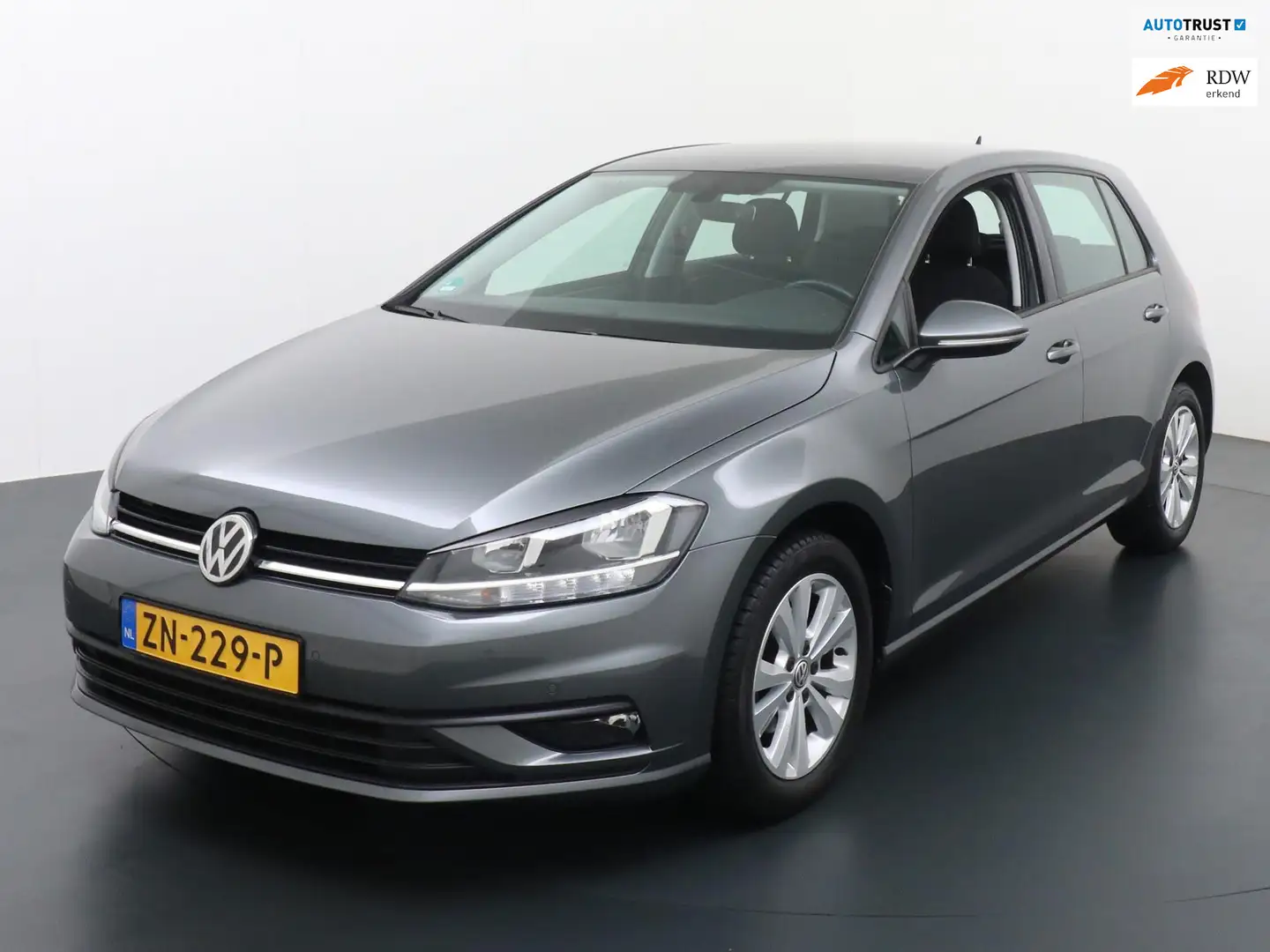 Volkswagen Golf 1.0 TSI Trendline Grau - 1