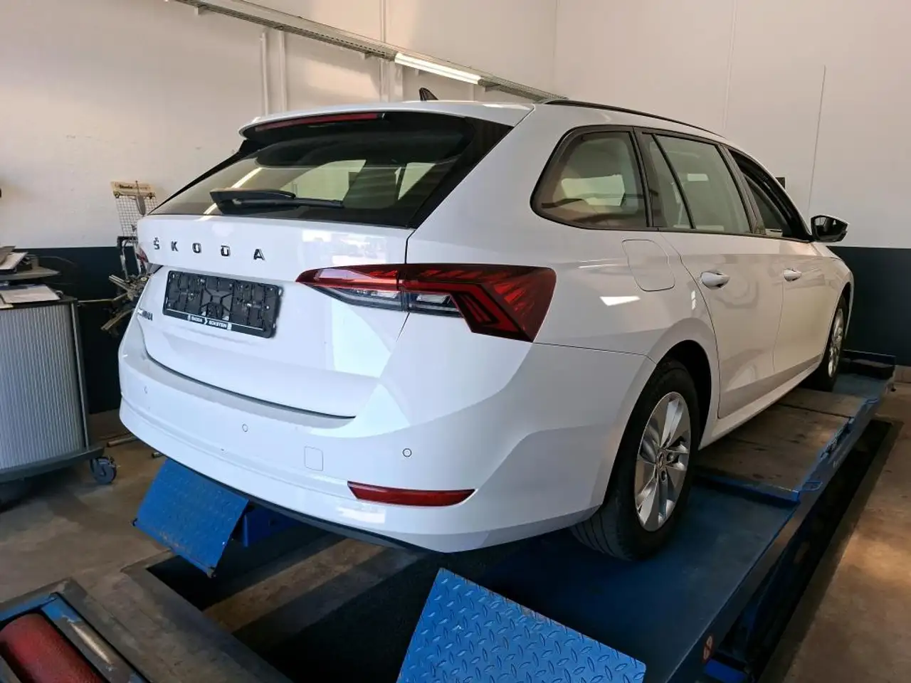 Skoda Octavia Combi 2.0 TDI DSG +MATRIX +NAVI +SHZ +ALU +CARPLA, миниатюра 5
