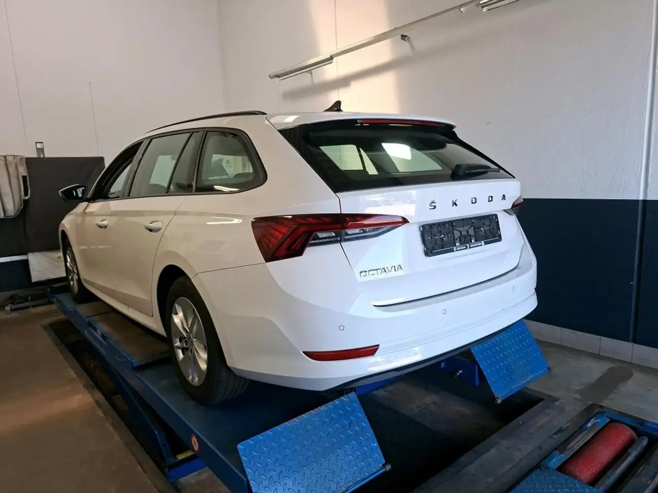 Skoda Octavia Combi 2.0 TDI DSG +MATRIX +NAVI +SHZ +ALU +CARPLA, миниатюра 4