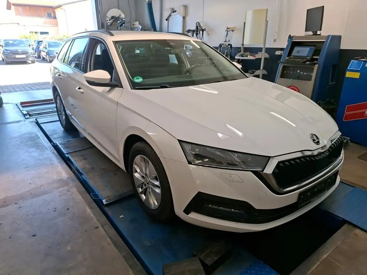 Skoda Octavia Combi 2.0 TDI DSG +MATRIX +NAVI +SHZ +ALU +CARPLA, миниатюра 3
