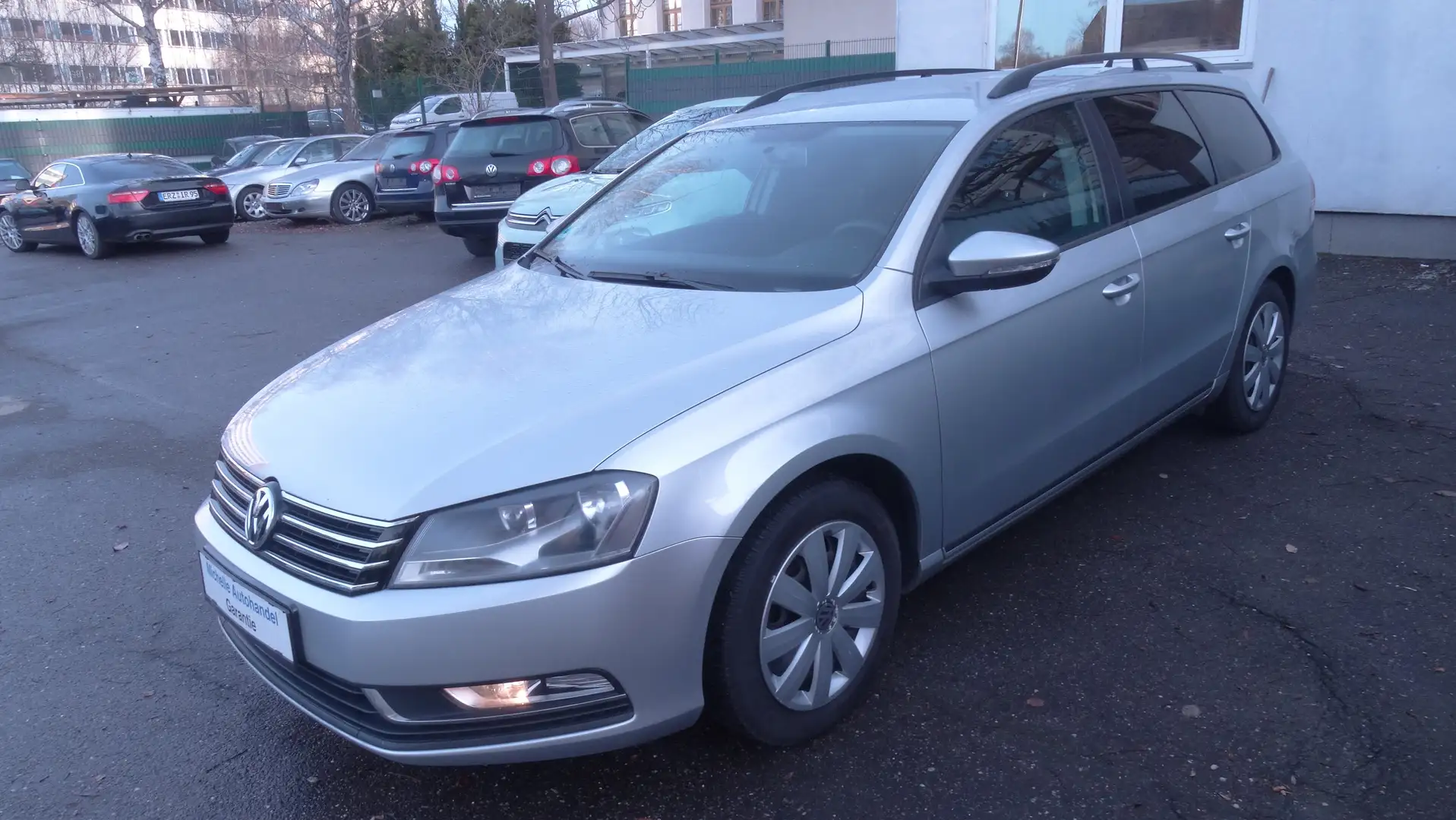 Volkswagen Passat Variant Trendline Grau - 2