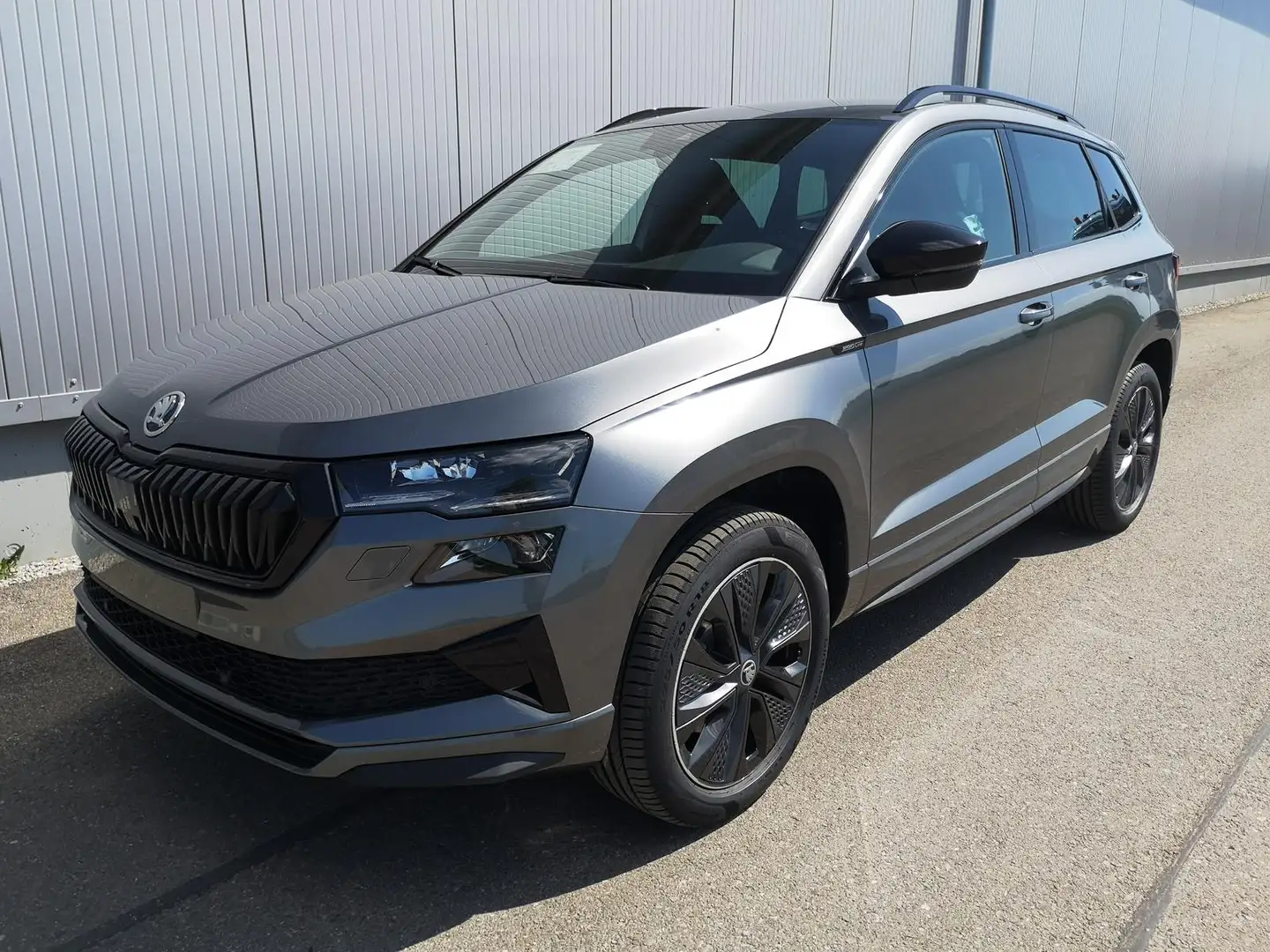 Skoda Karoq 2.0TDI Sportline DSG AHK Matrix Navi ACC Gris - 1