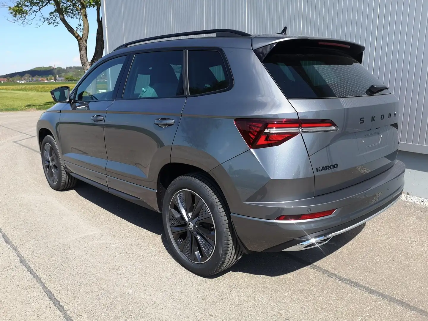 Skoda Karoq 2.0TDI Sportline DSG AHK Matrix Navi ACC Gris - 2