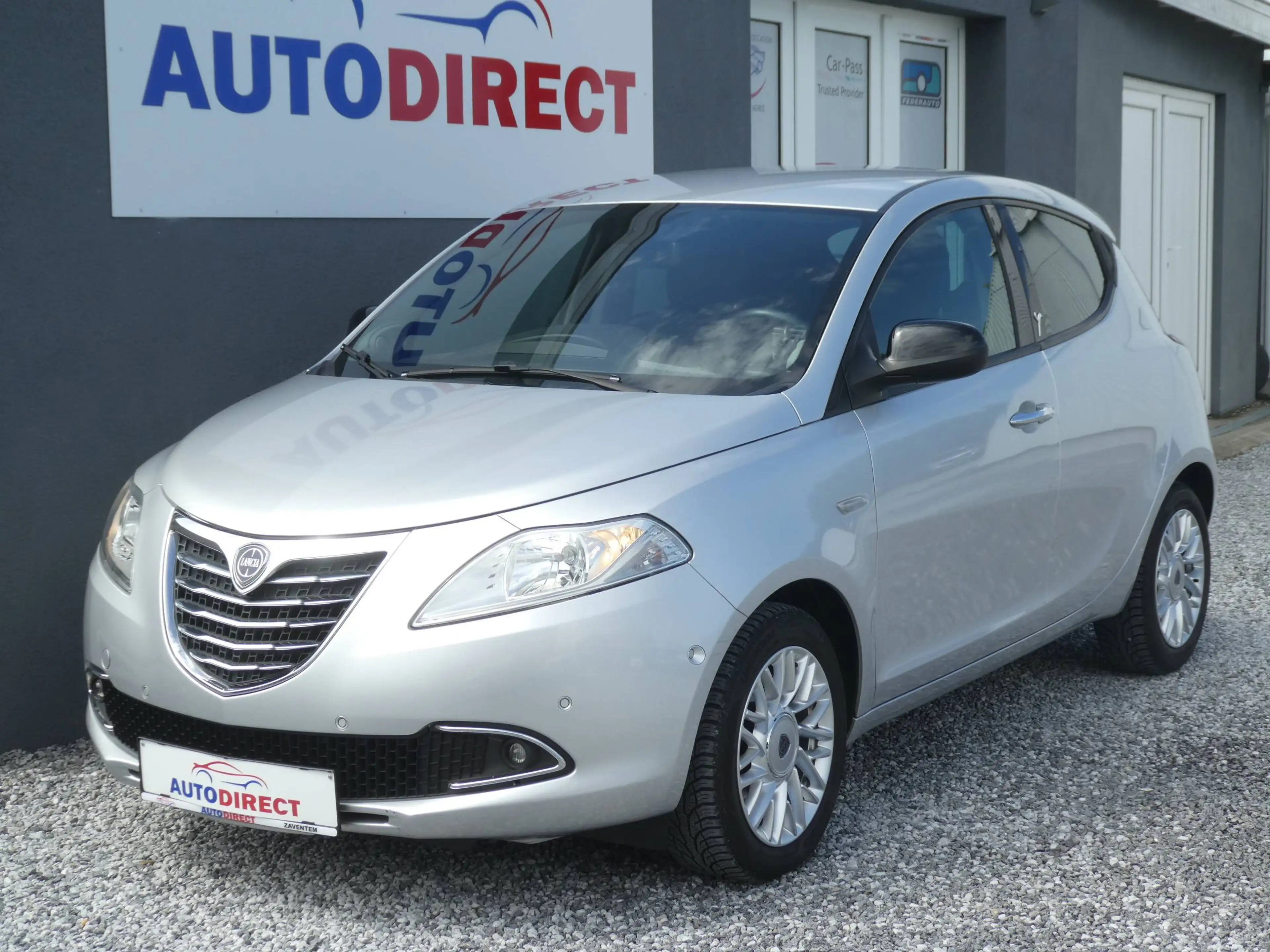 Lancia Ypsilon 1.2i Fire Evo II Platinium Cuir, Airco, Navi, PDC **GARANTIE 1 JAAR**