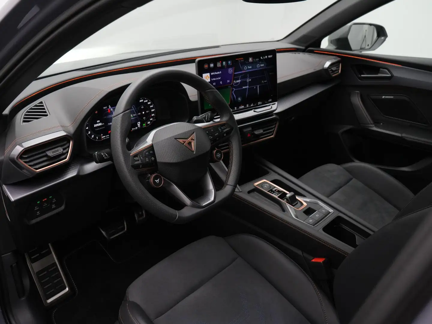 CUPRA Leon Sportstourer 1.5 TSI e-Hybrid 272 pk DSG VZ Perfor Grijs - 2