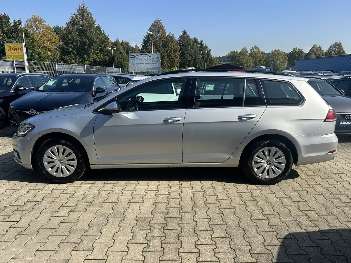 Volkswagen Golf 1.6 TDI*AHK*LED*Navi*Klimaaut*Parkpilot*Sitzhzg*WR Silber - 2