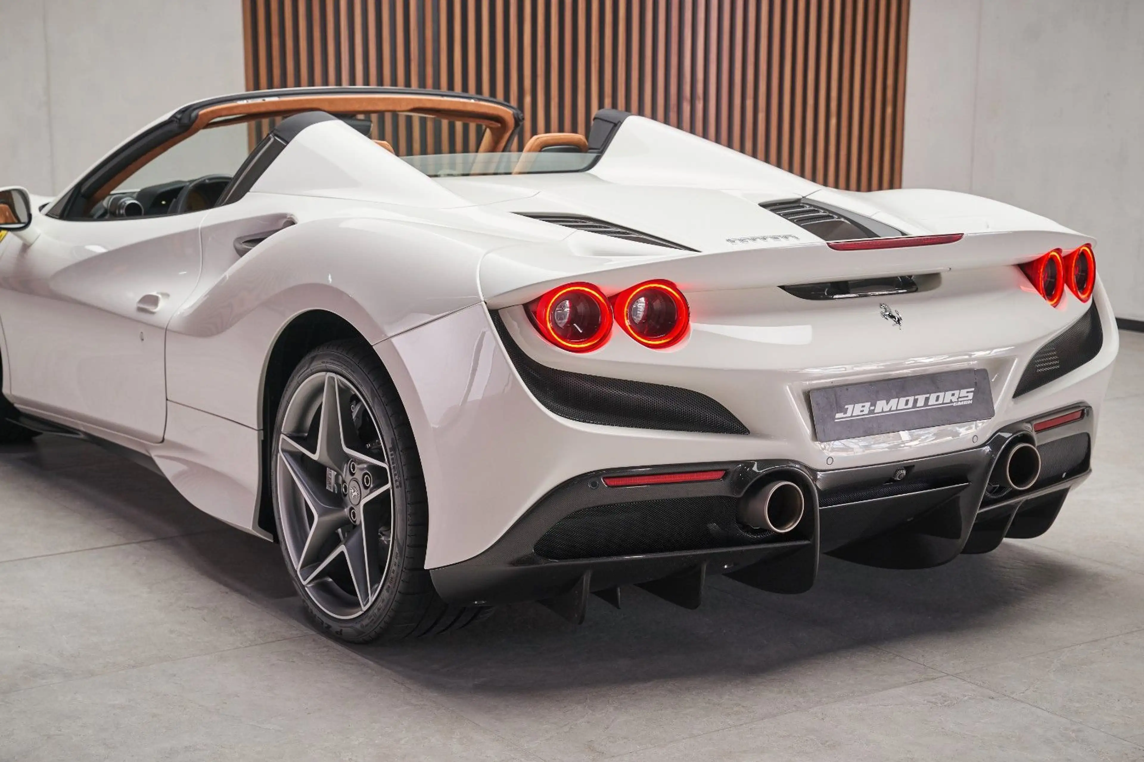 Ferrari F8 Spider Carbon Racing Seats Display Lift LED — photo 15