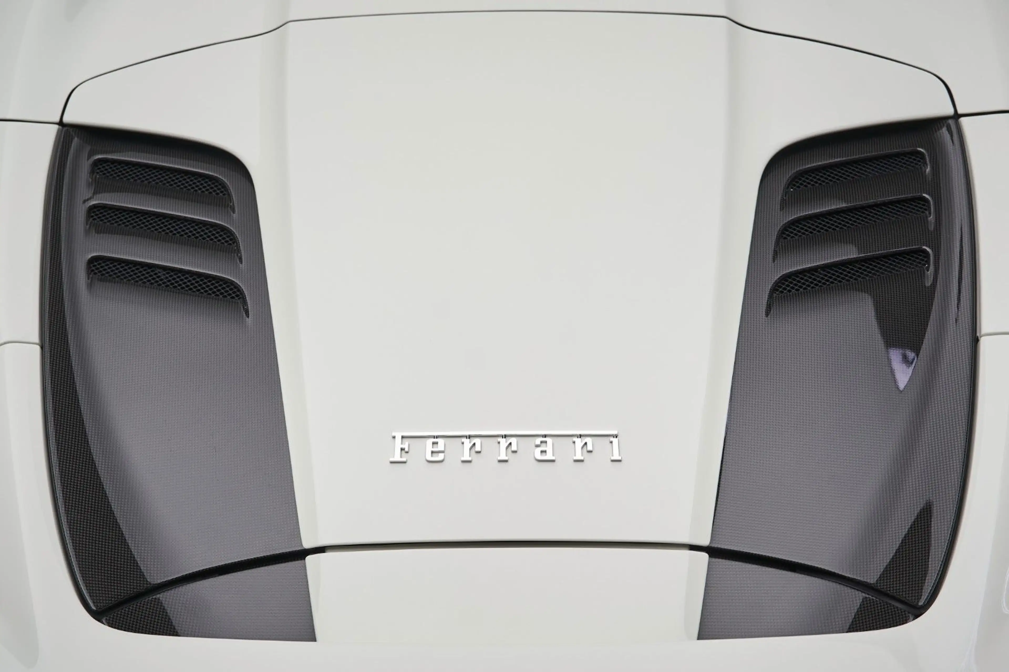 Ferrari F8 Spider Carbon Racing Seats Display Lift LED — photo 11