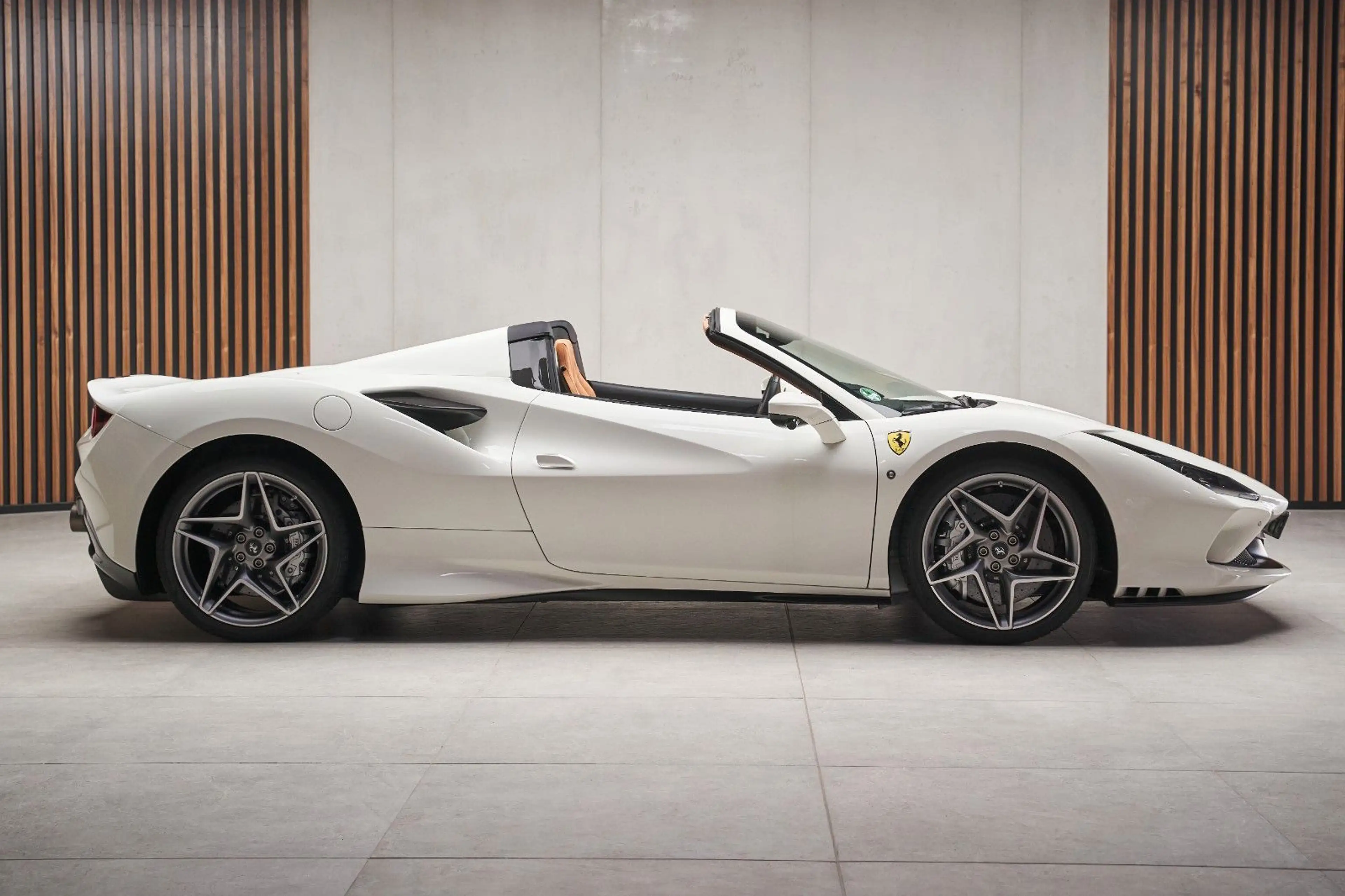 Ferrari F8 Spider Carbon Racing Seats Display Lift LED — photo 12