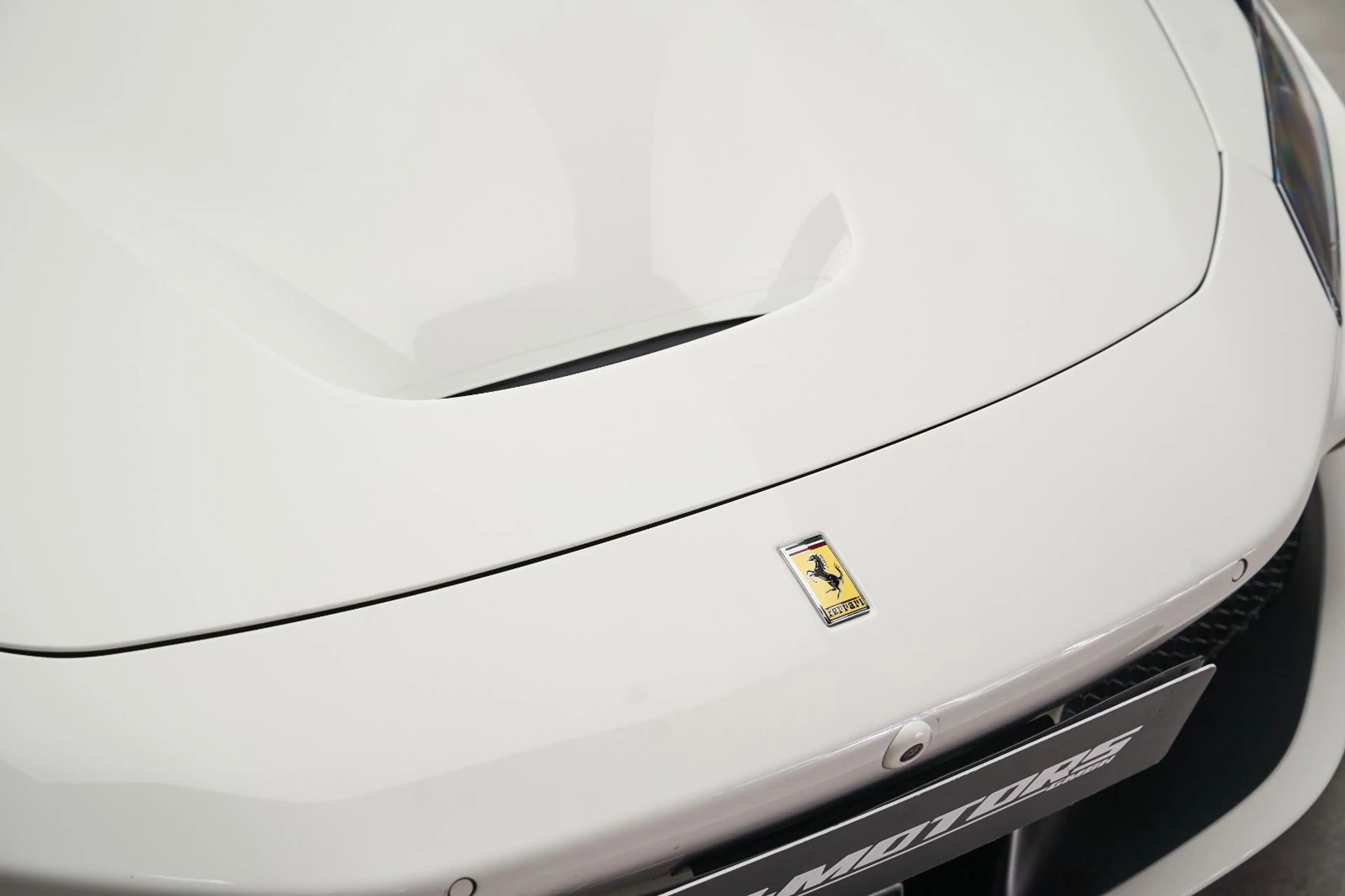 Ferrari F8 Spider Carbon Racing Seats Display Lift LED — photo 4