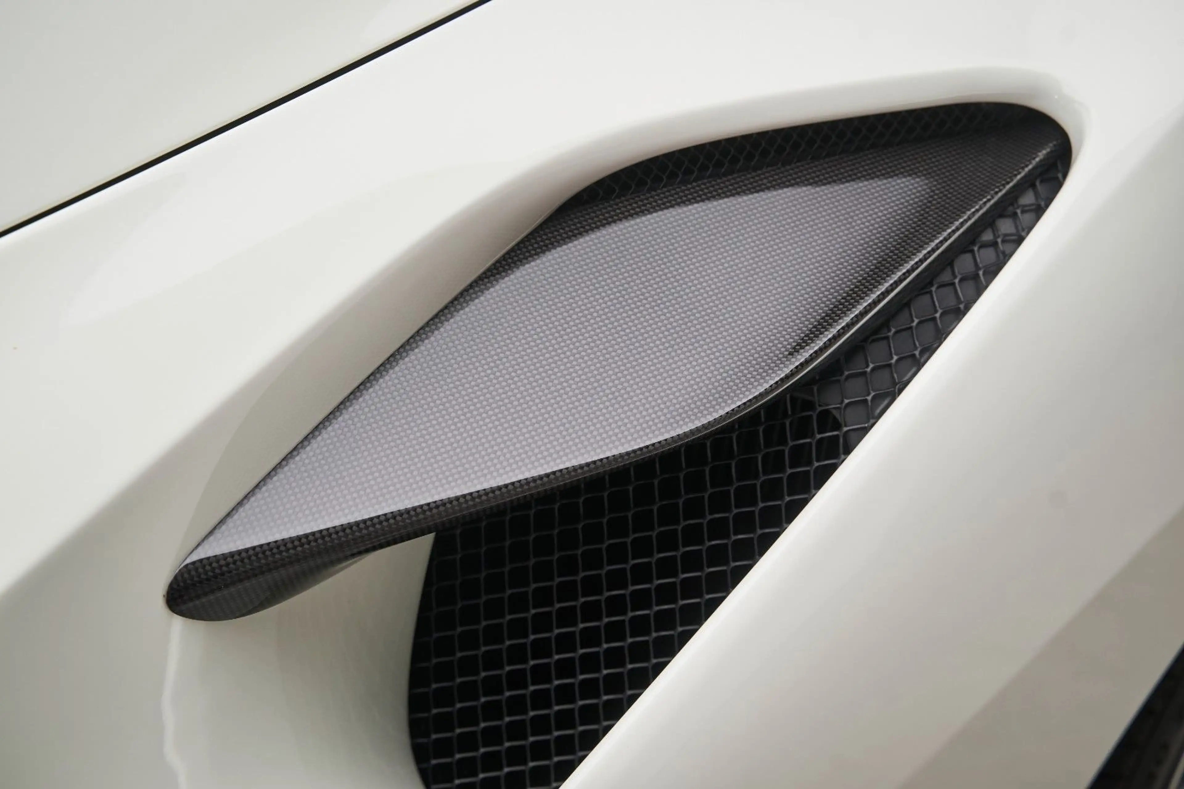 Ferrari F8 Spider Carbon Racing Seats Display Lift LED — photo 10