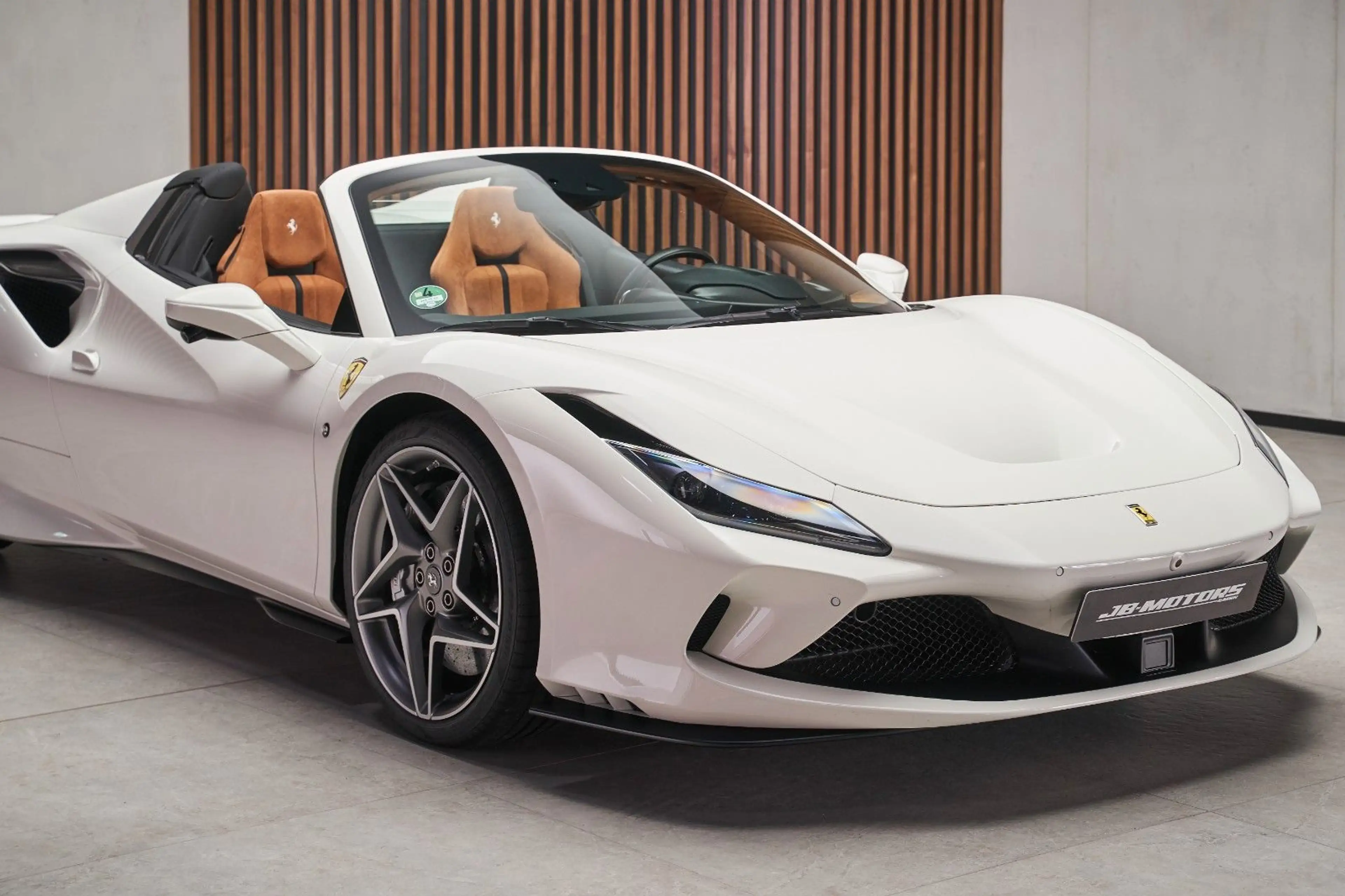 Ferrari F8 Spider Carbon Racing Seats Display Lift LED — photo 3