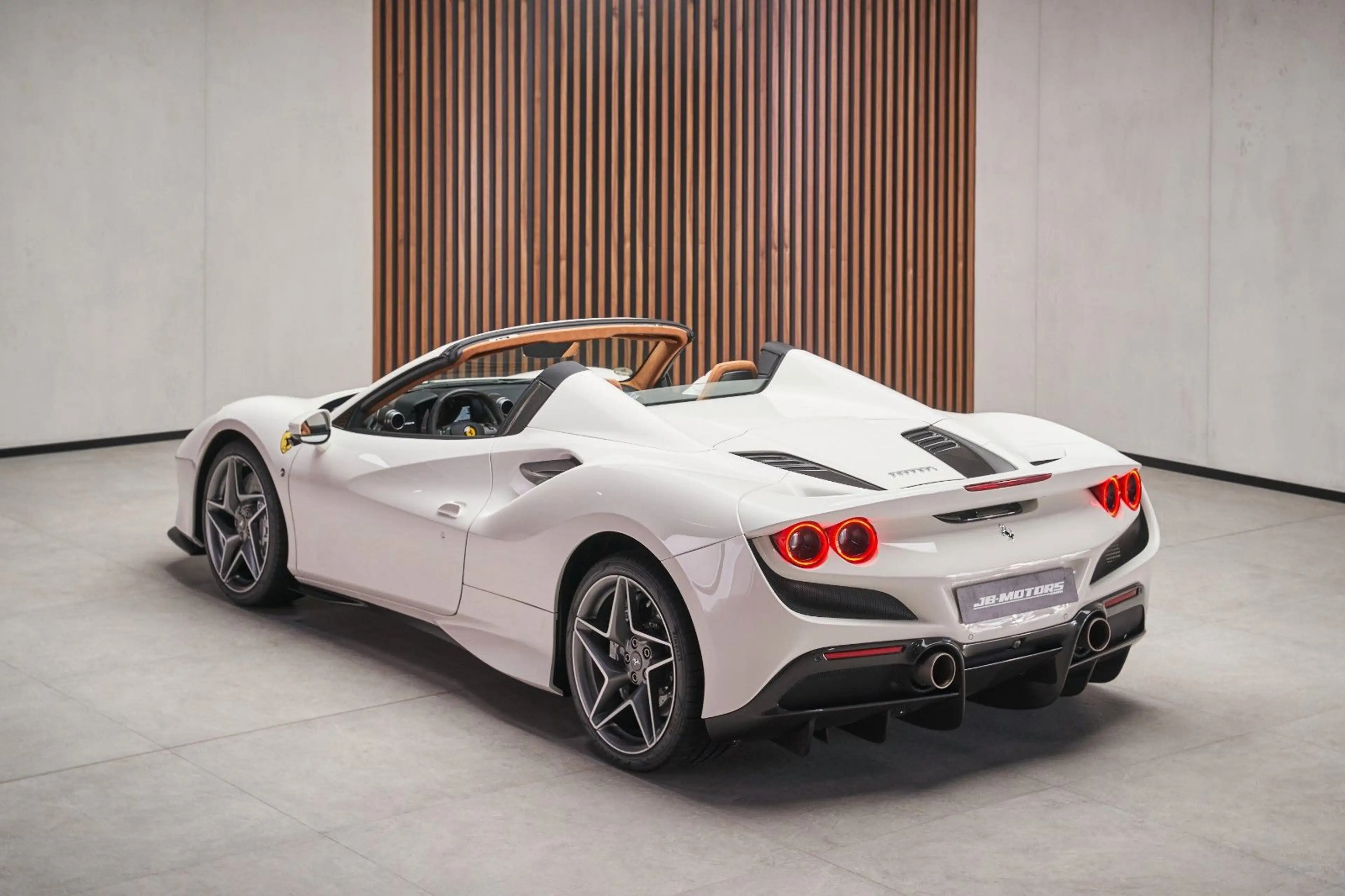 Ferrari F8 Spider Carbon Racing Seats Display Lift LED — photo 14