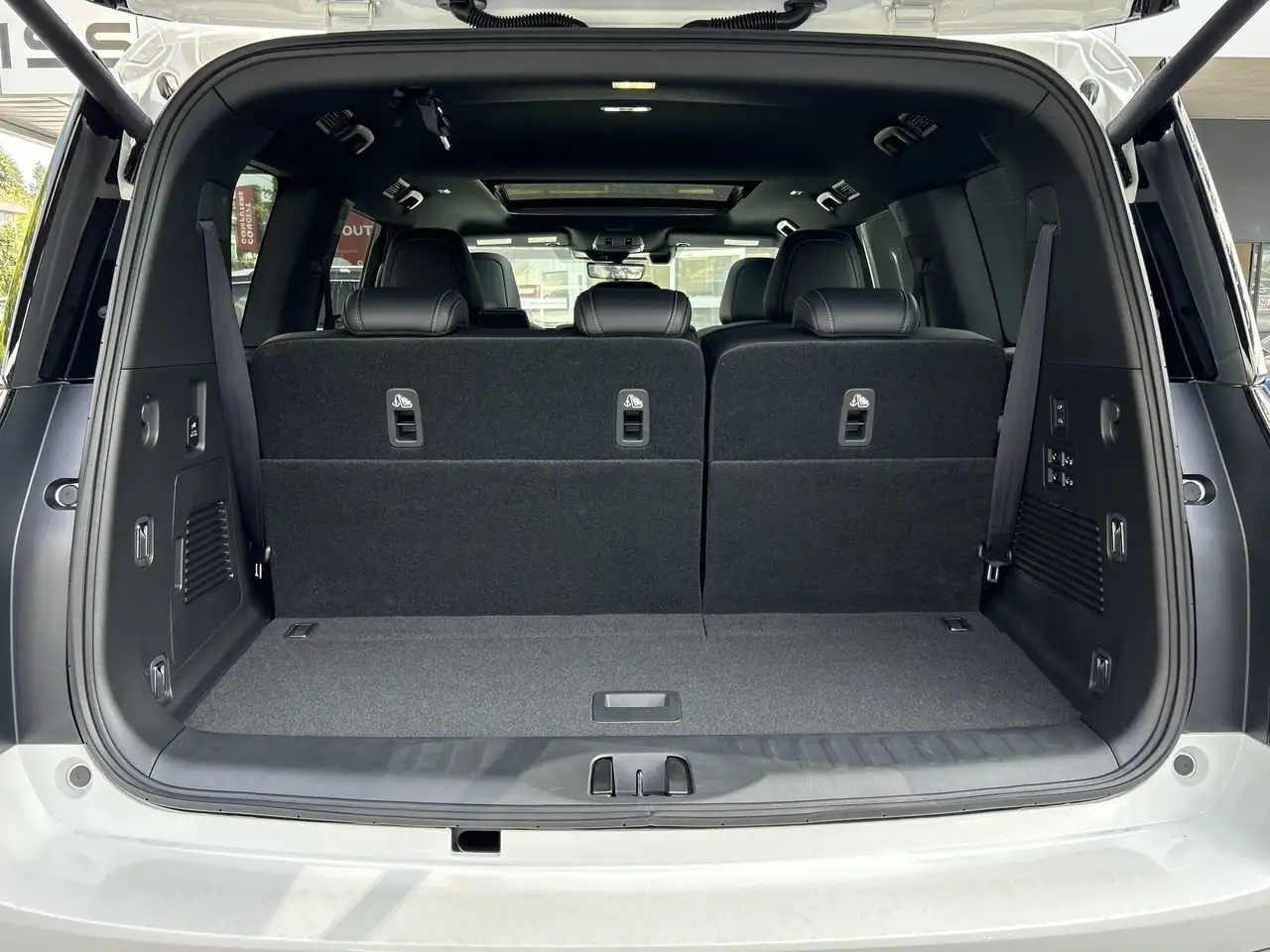 Nissan Armada снимка Nissan Armada