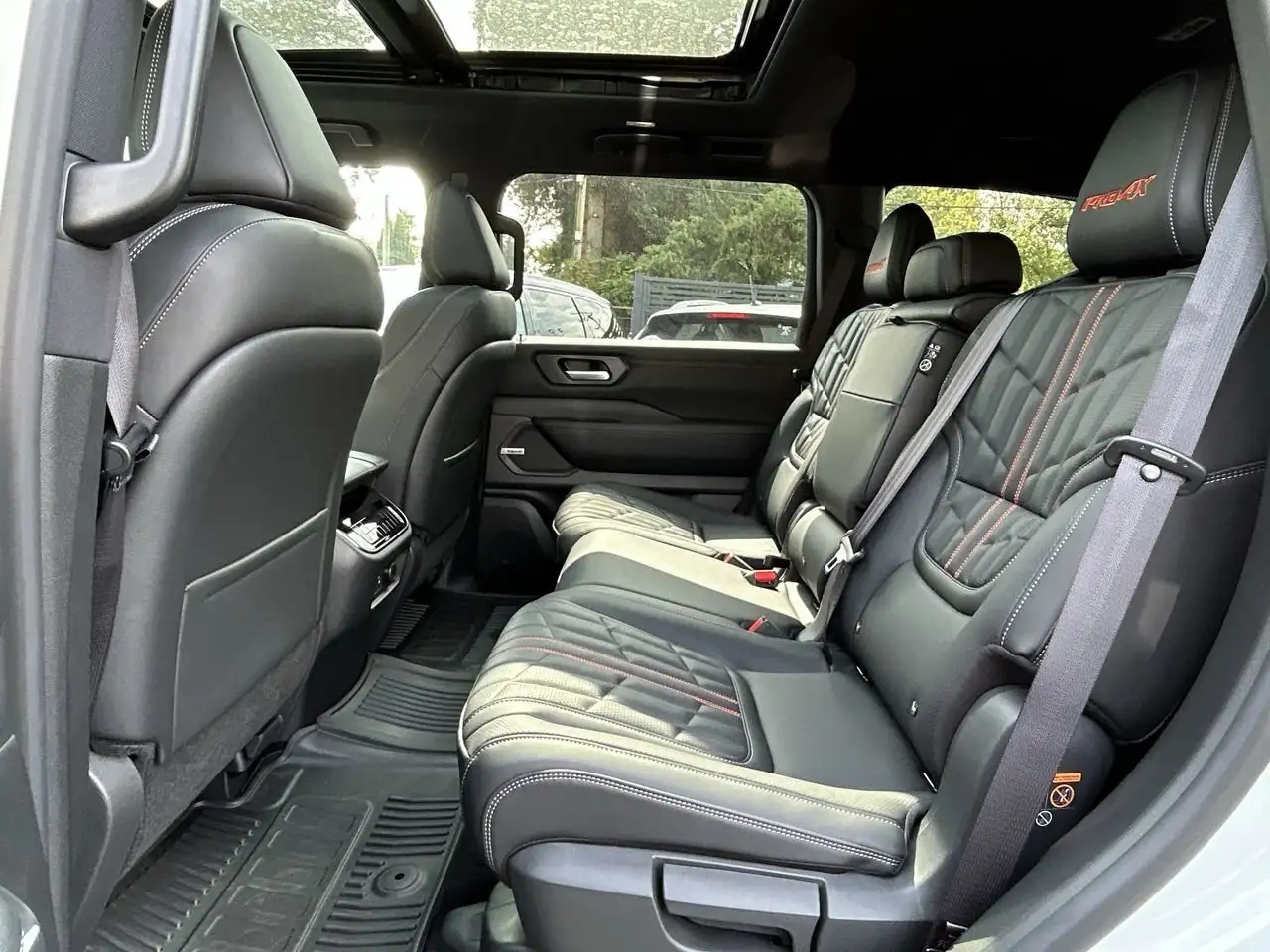 Nissan Armada снимка Nissan Armada