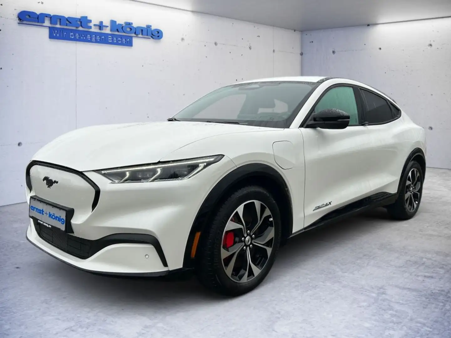 Ford Mustang Mach-E AWD Blanc - 1