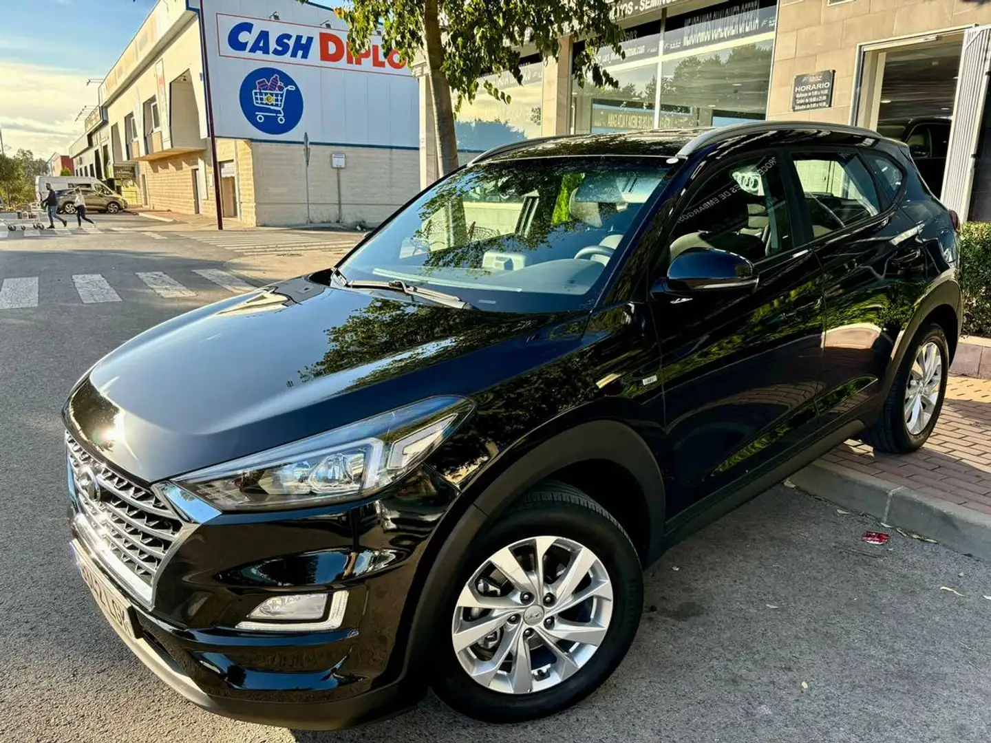 Hyundai TUCSON 1.6CRDI 48V SLE 4x2 Negro - 1