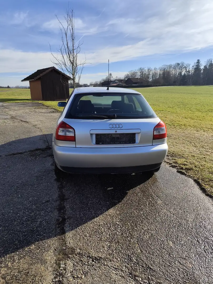 Audi A3 1.6 Ambiente - 2