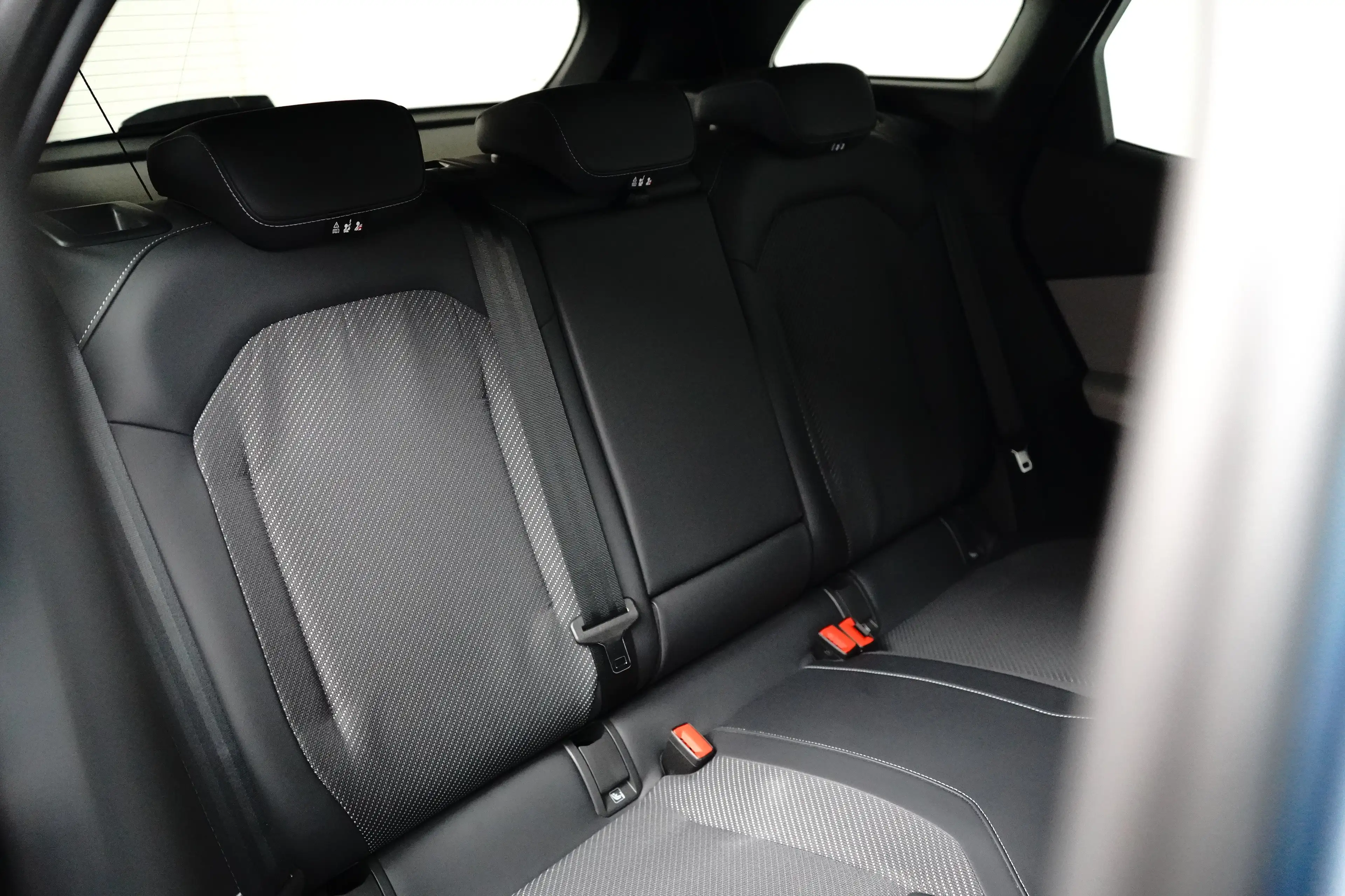 Ford Explorer Select 79KWh 340pk AWD | Driver Assistance- & Comf — photo 14